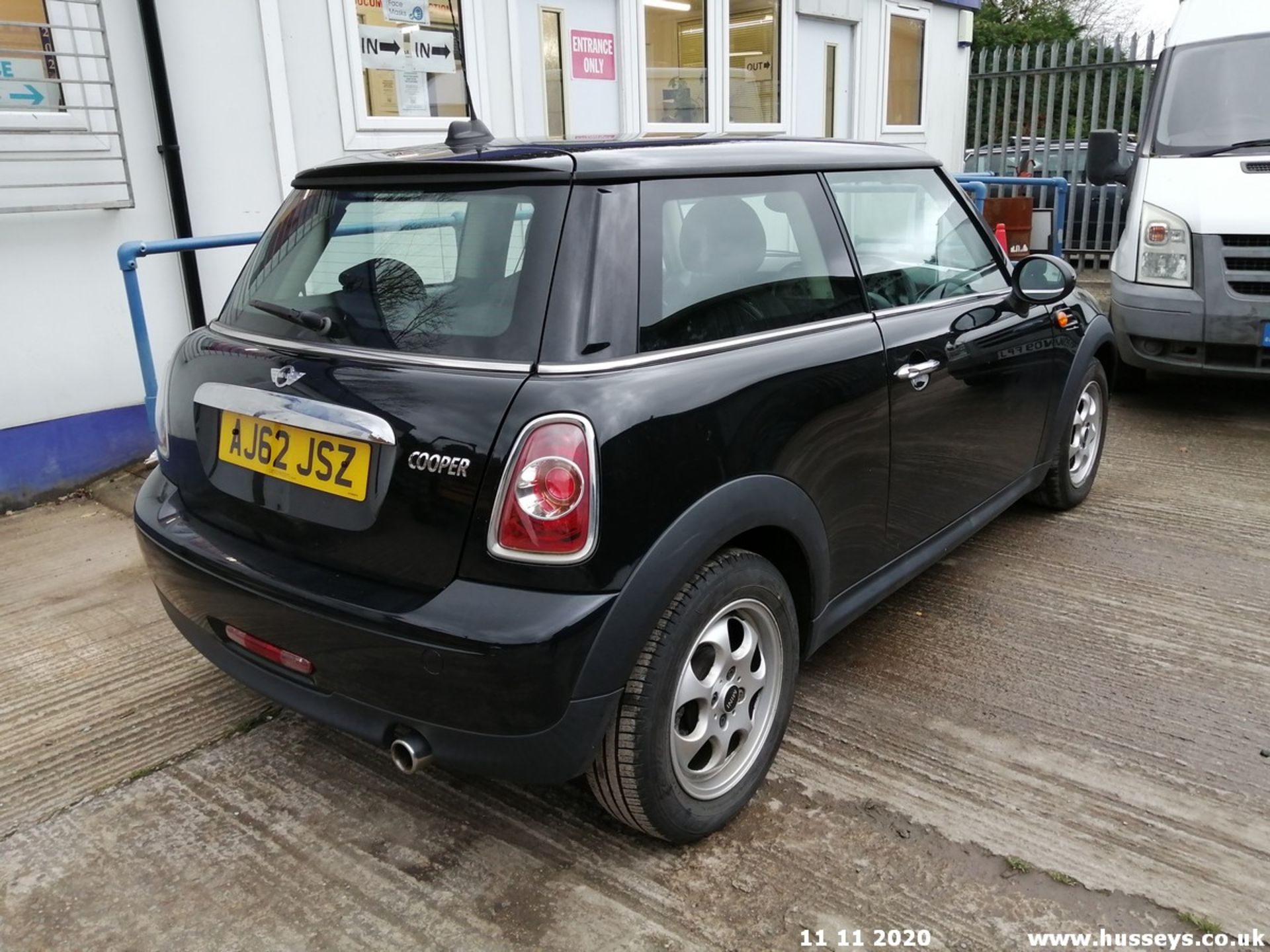 13/62 MINI COOPER - 1598cc 3dr Hatchback (Black, 57k) - Image 5 of 13