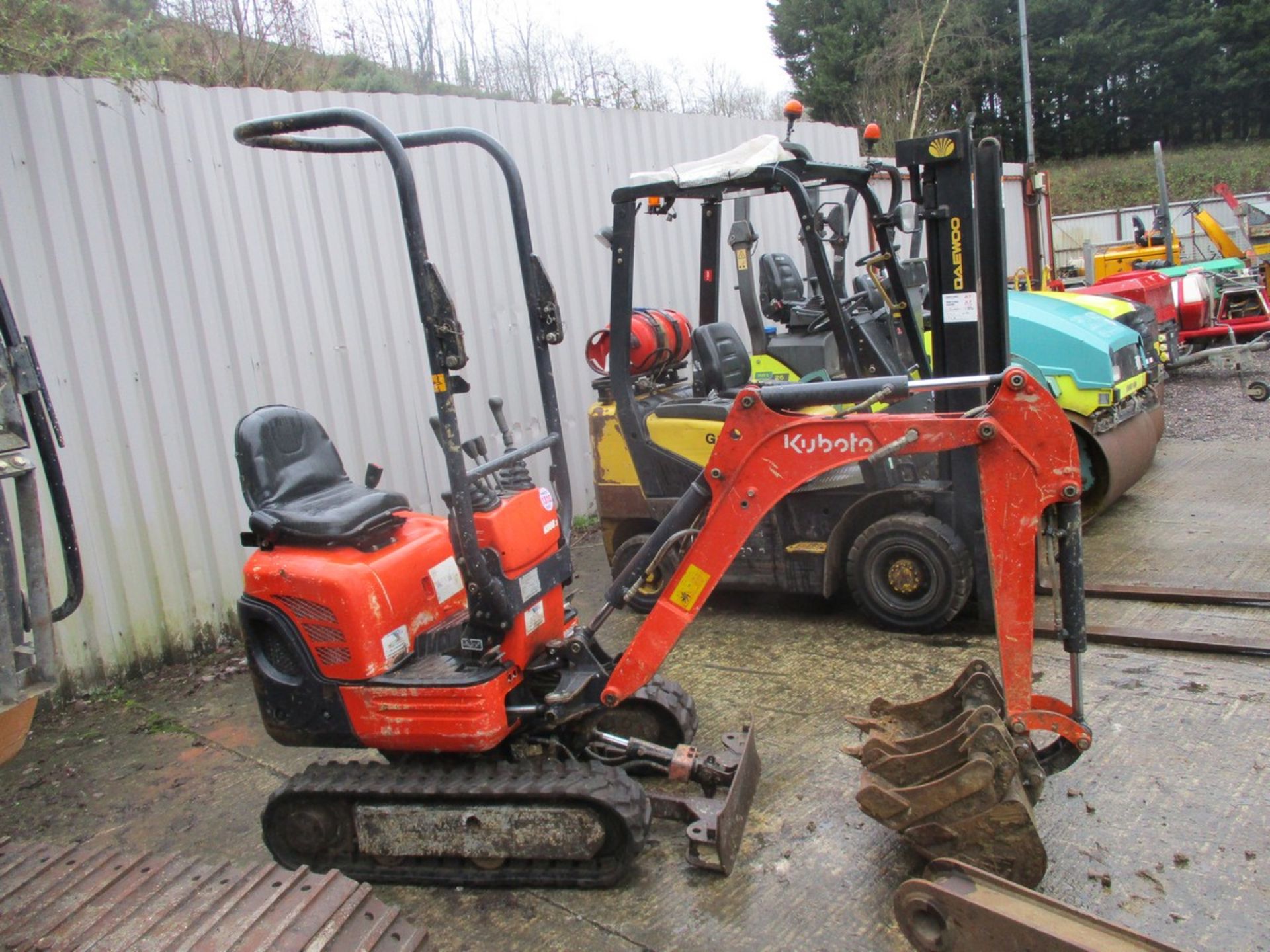 KUBOTA K008 3 MICRO DIGGER C/W 3 BUCKETS 2014 1652HRS RUNS DRIVES DIGS - Image 3 of 5