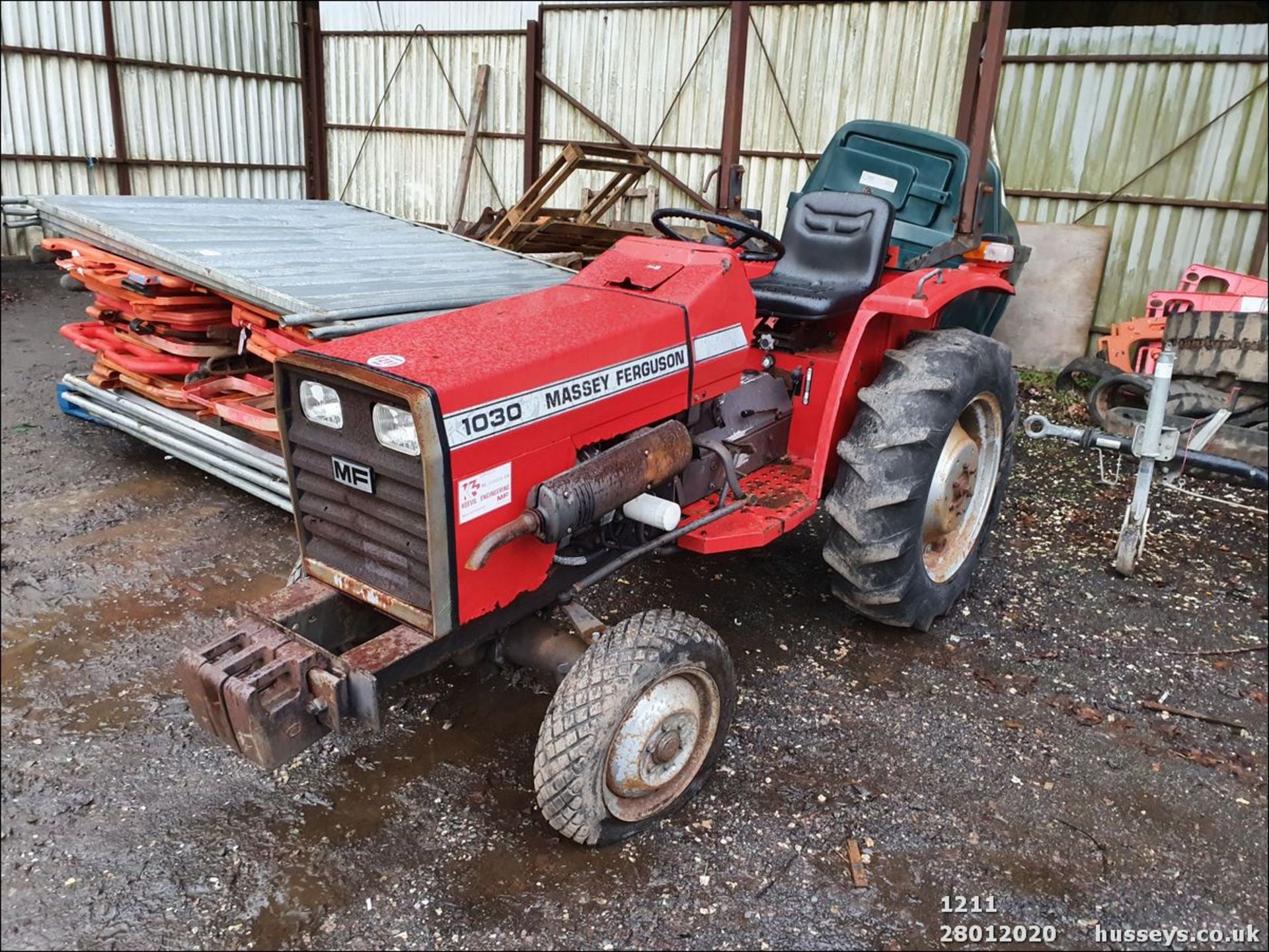 MASSEY FERGUSON 1030 COMPACT TRACTOR 1211HRS RUNS & DRIVES