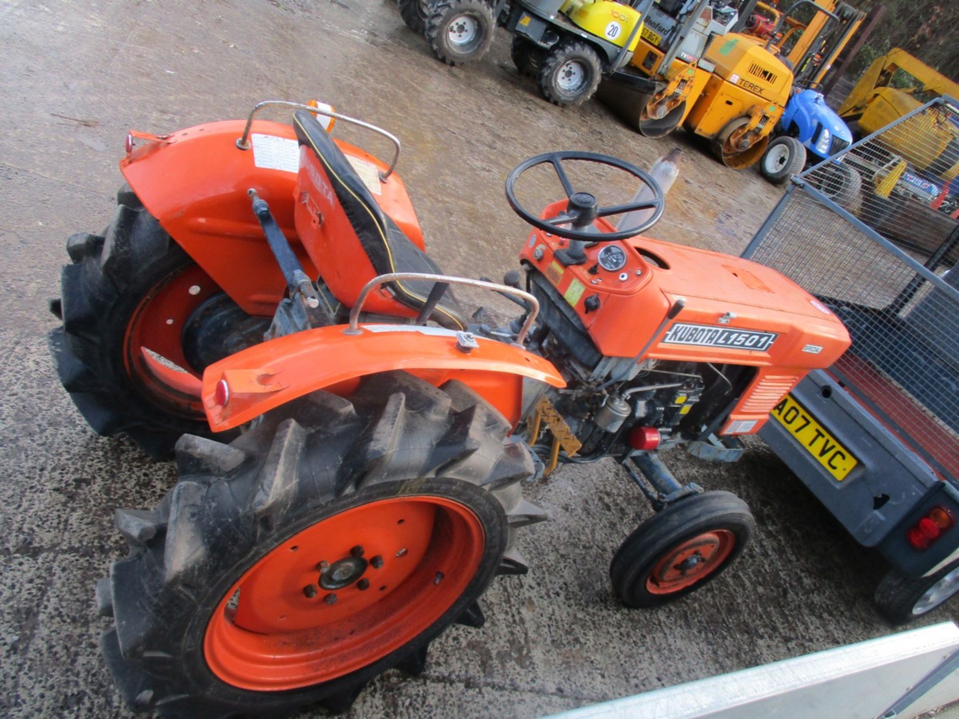 KUBOTA L1501 COMPACT TRACTOR 939HRS RUN DRIVE - Image 3 of 6