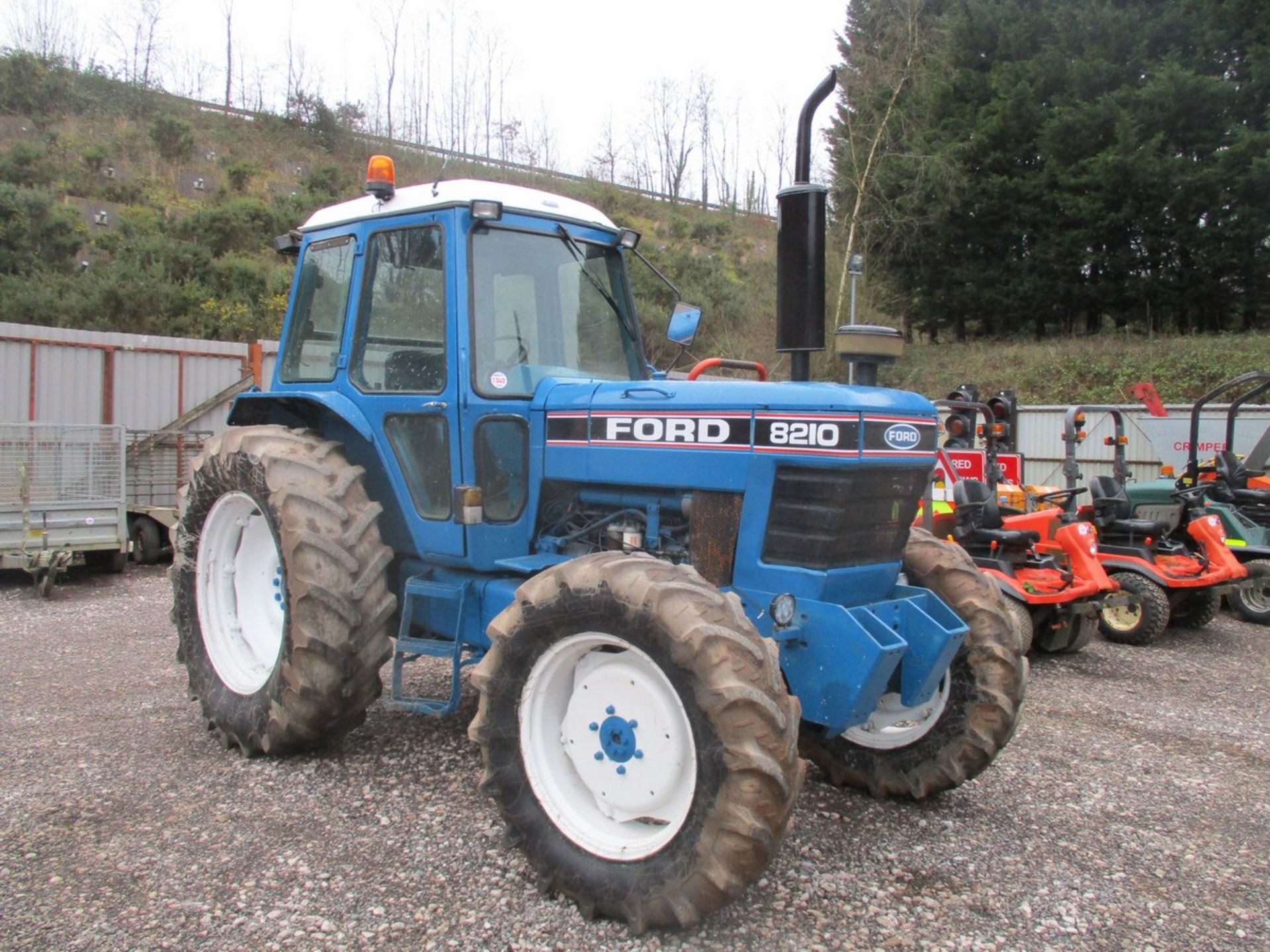 FORD 8210 4WD TRACTOR 2561HRS PEG 206X