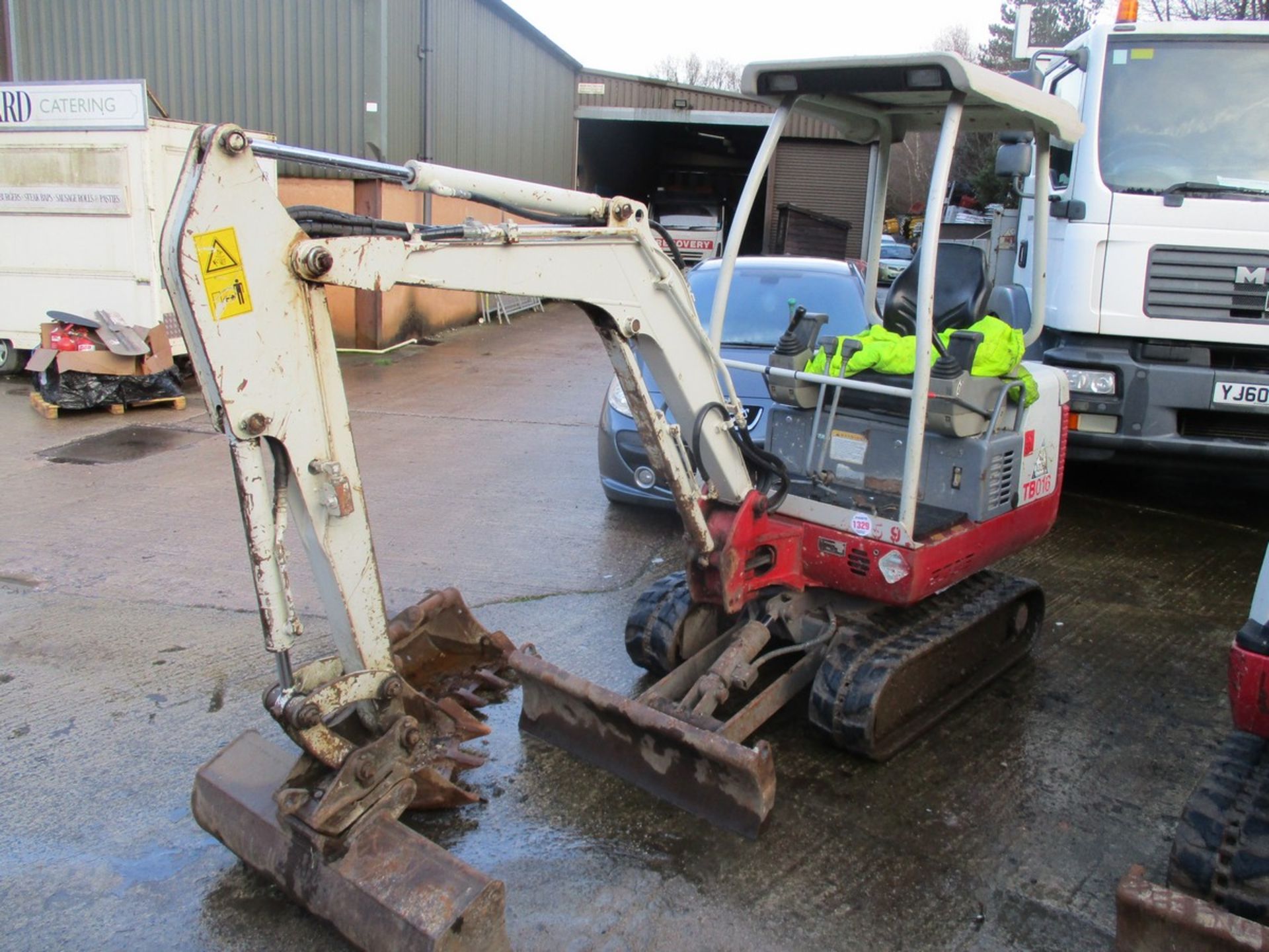 TAKEUCHI TB016 MINI DIGGER C/W 3 BUCKETS 2011 3193HRS - Image 2 of 7