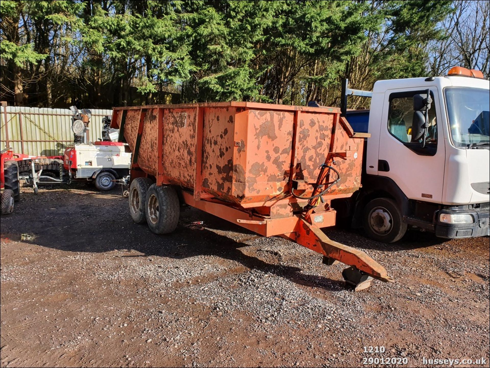 DUMP TRAILER