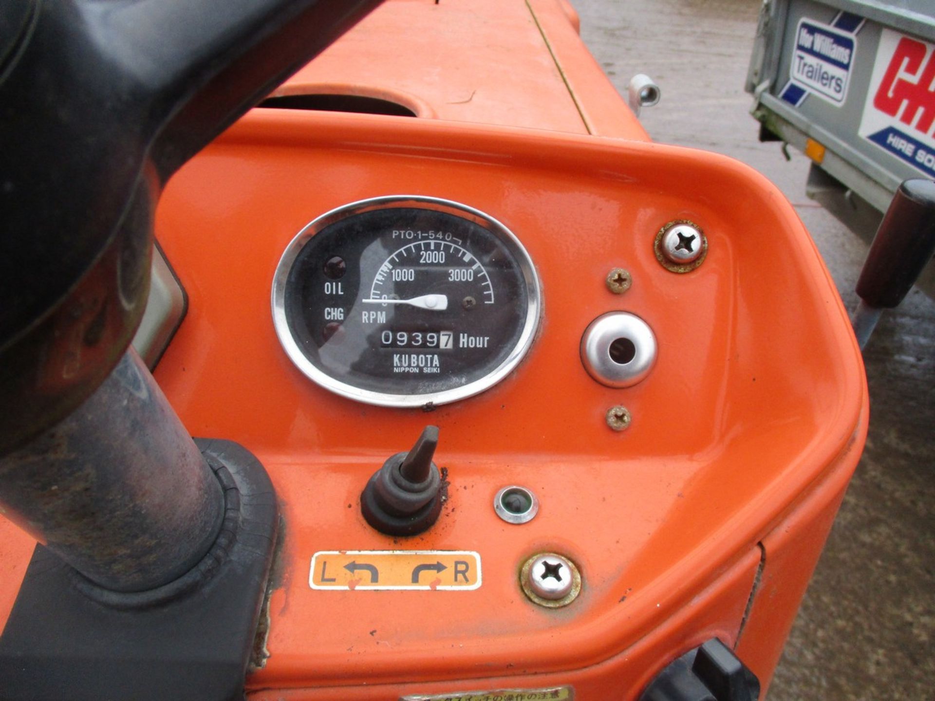 KUBOTA L1501 COMPACT TRACTOR 939HRS RUN DRIVE - Image 4 of 6