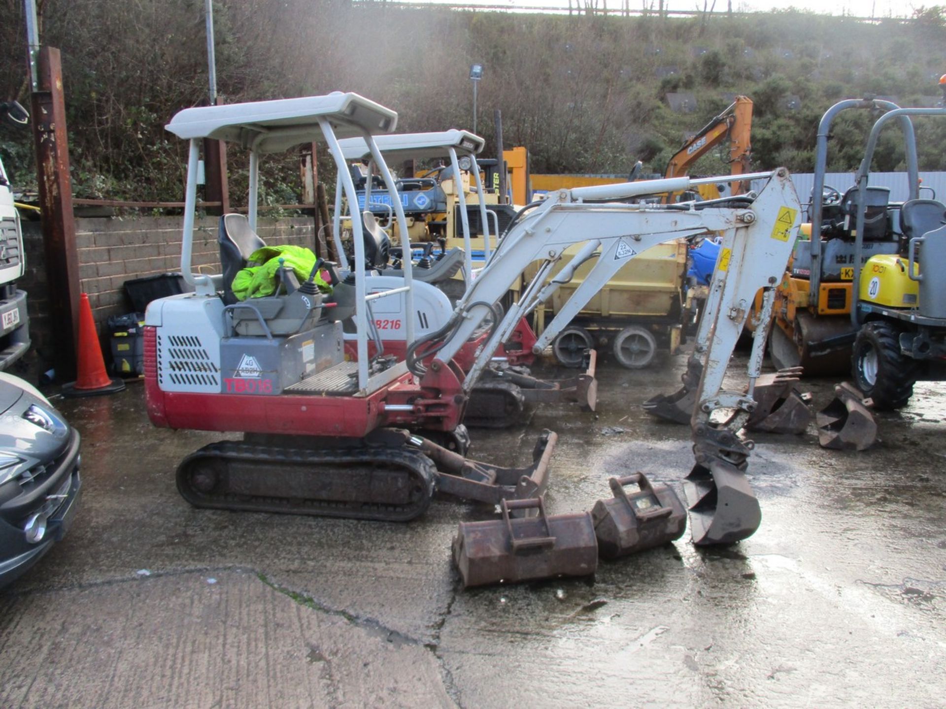 TAKEUCHI TB016 MINI DIGGER C/W 3 BUCKETS 2011 3193HRS - Image 7 of 7