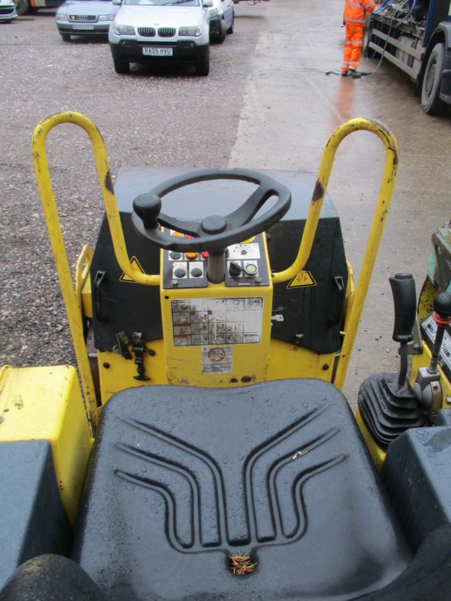 BOMAG TWIN DRUM ROLLER (YR 2007) RUNS DRIVE VIBRATE - Image 4 of 4