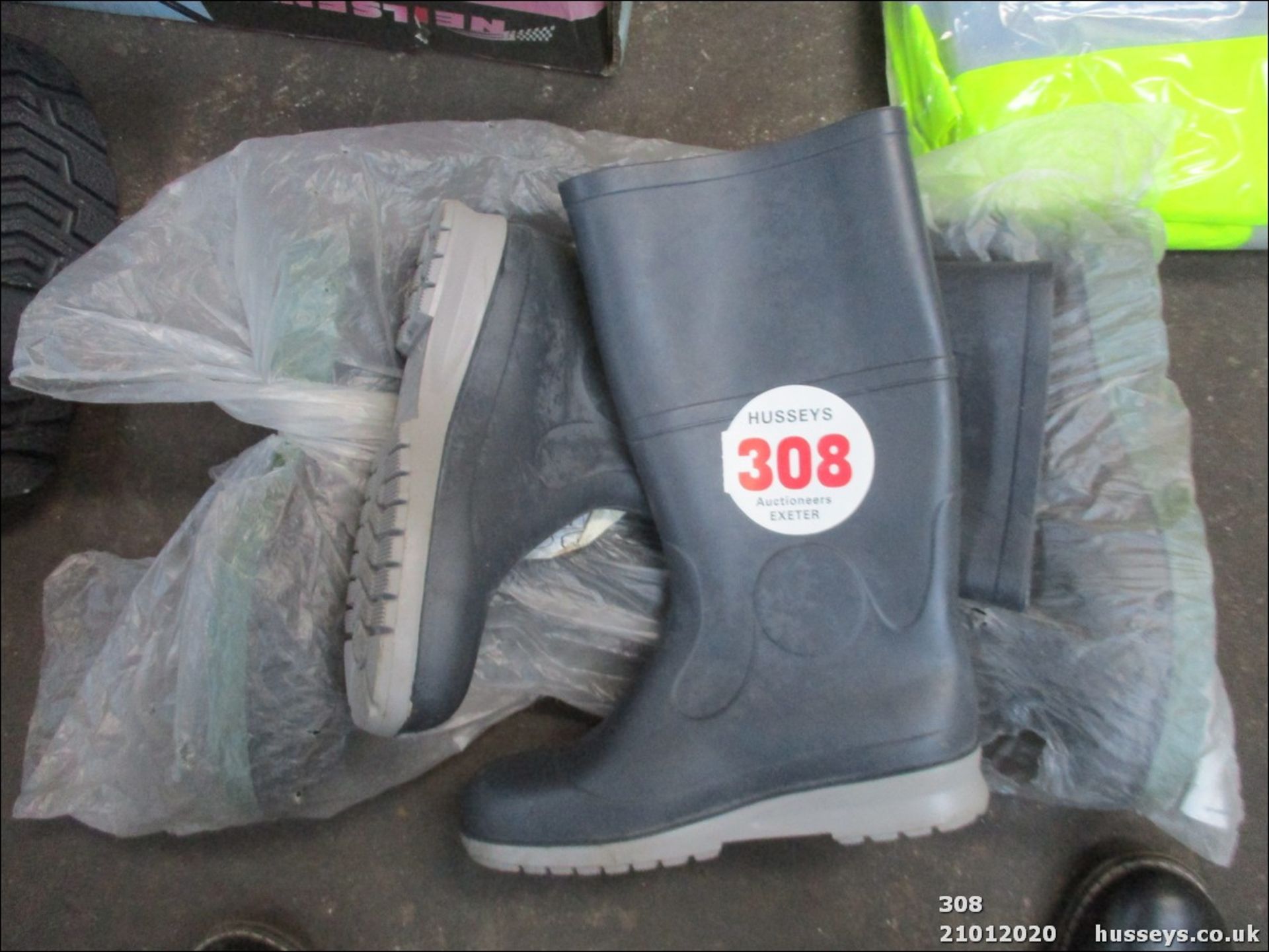 2 PRS GUM BOOTS