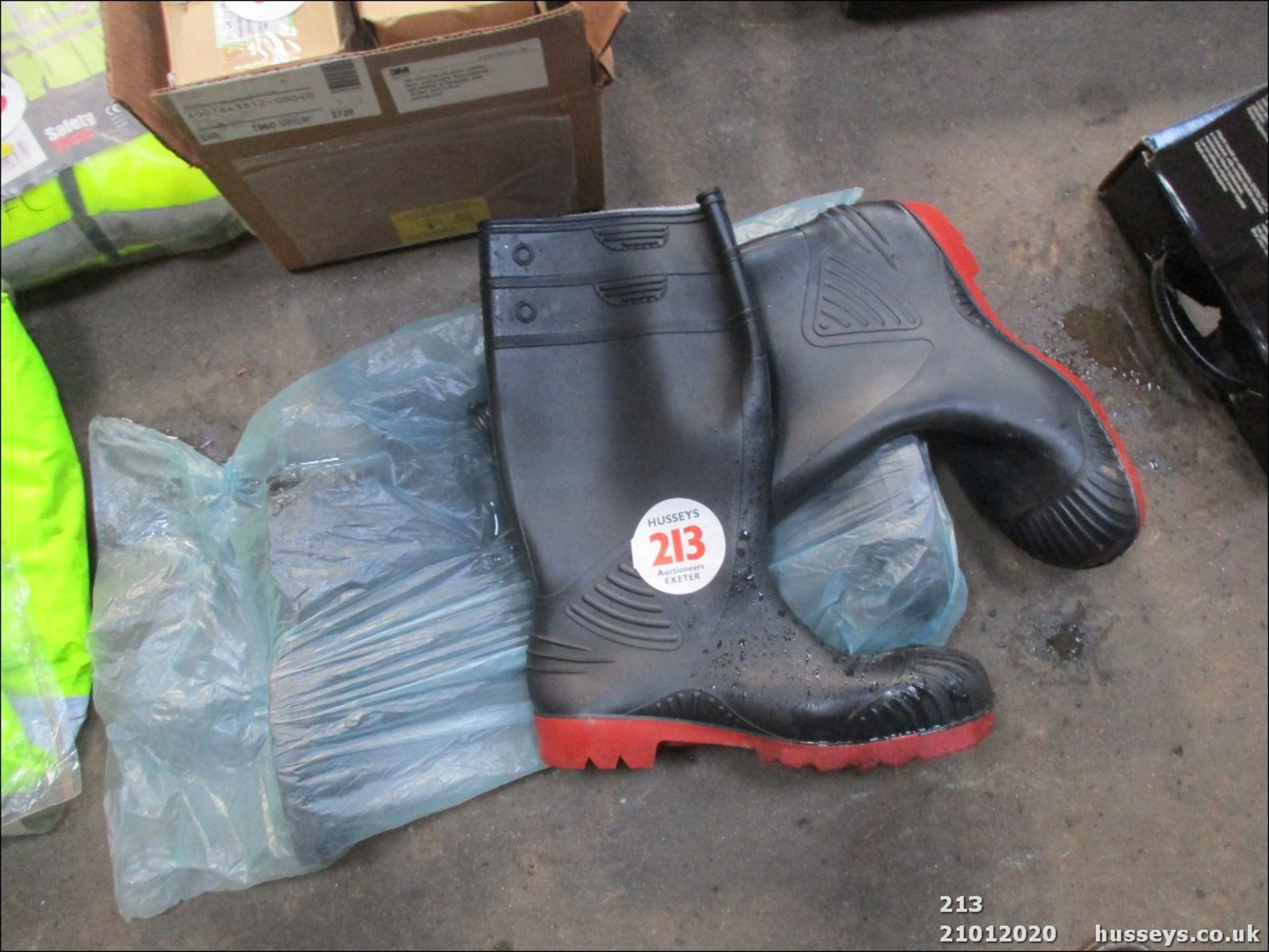 2 PRS GUM BOOTS