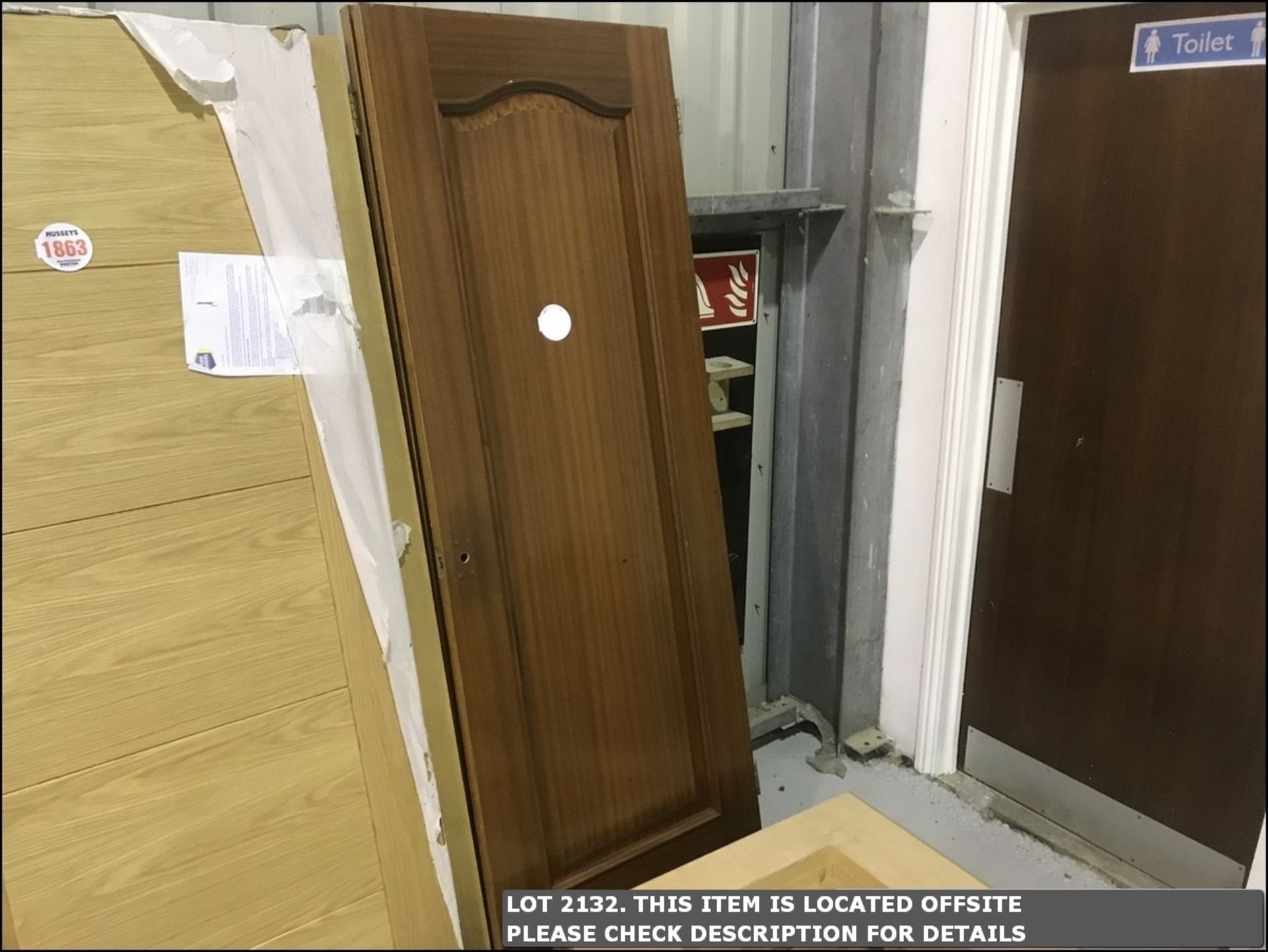 2 X INTERNAL SAPELE DOORS 726MM X 2040MM