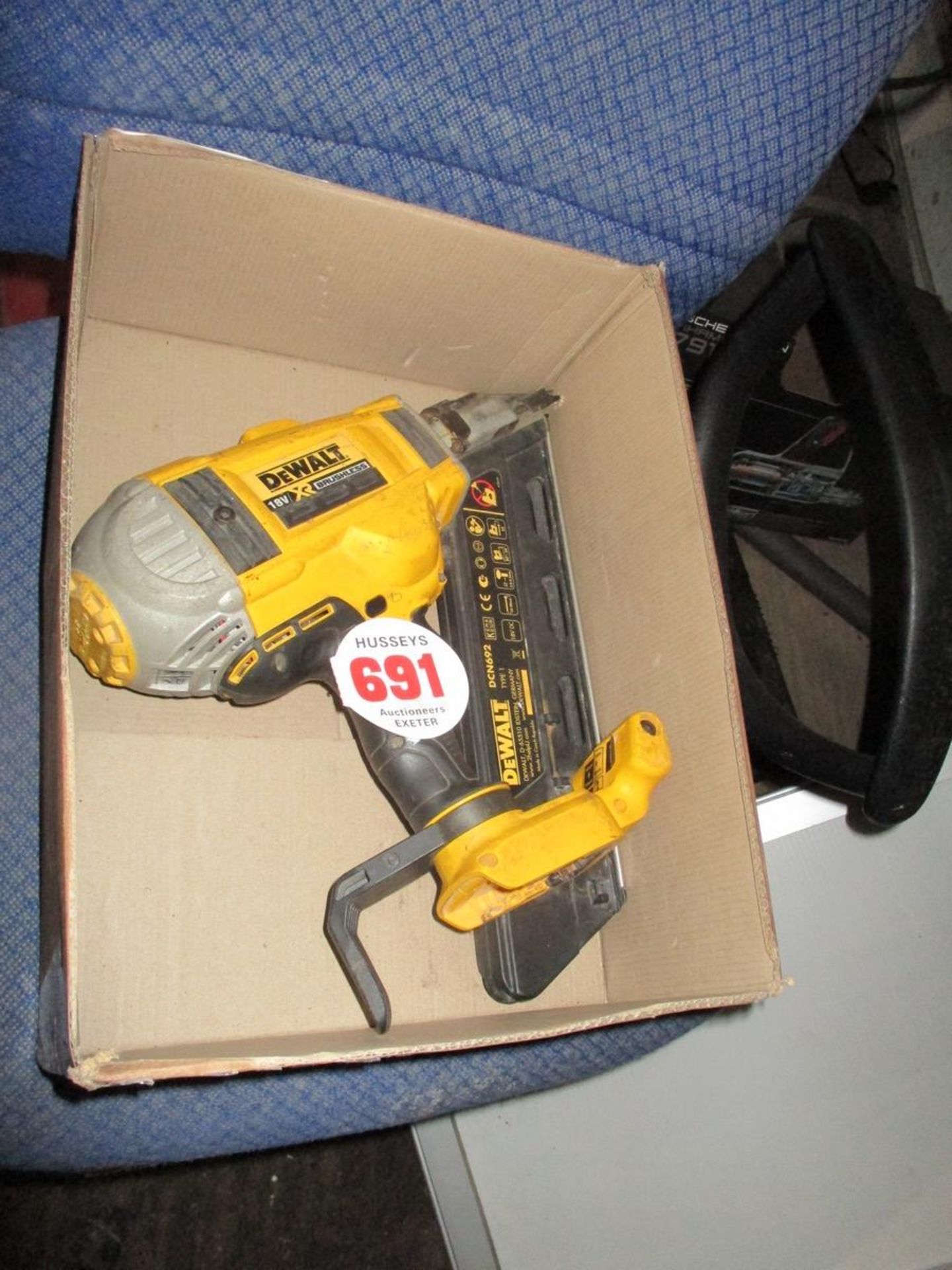 DEWALT NAIL GUN