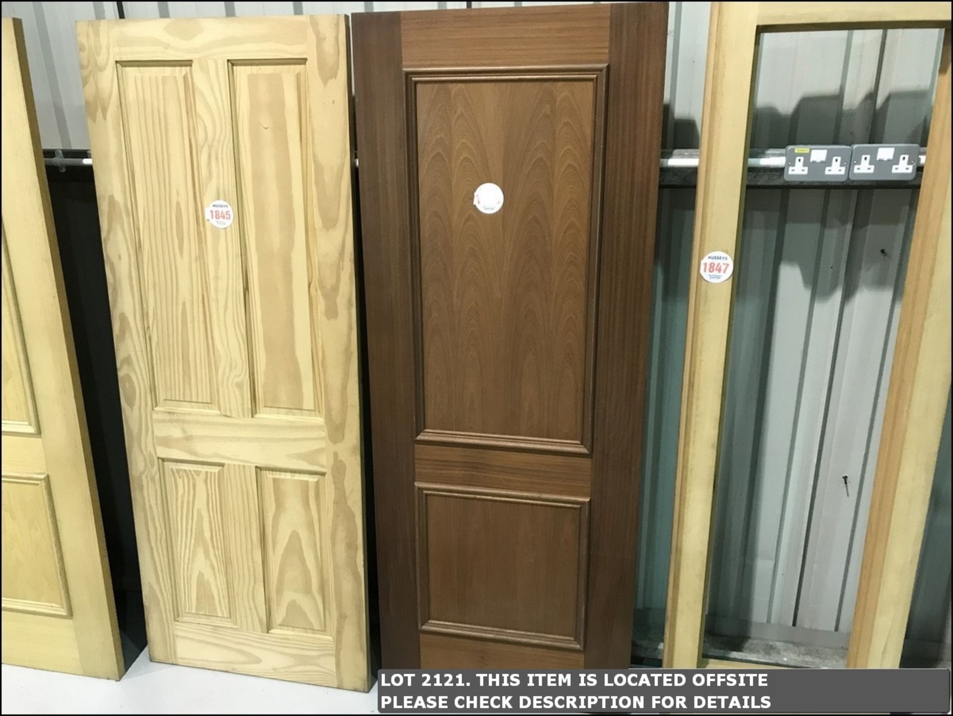 INTERNAL SAPELE VENEER DOOR 2FT 6INS X 6FT 6INS 762MM X 1981MM