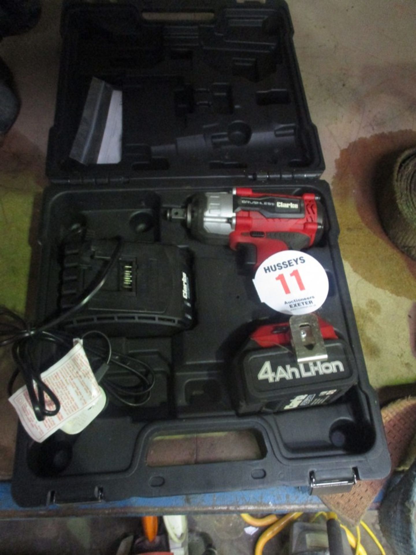 CORDLESS IMPACT DRIVER C/W BATTERY & CHARGER