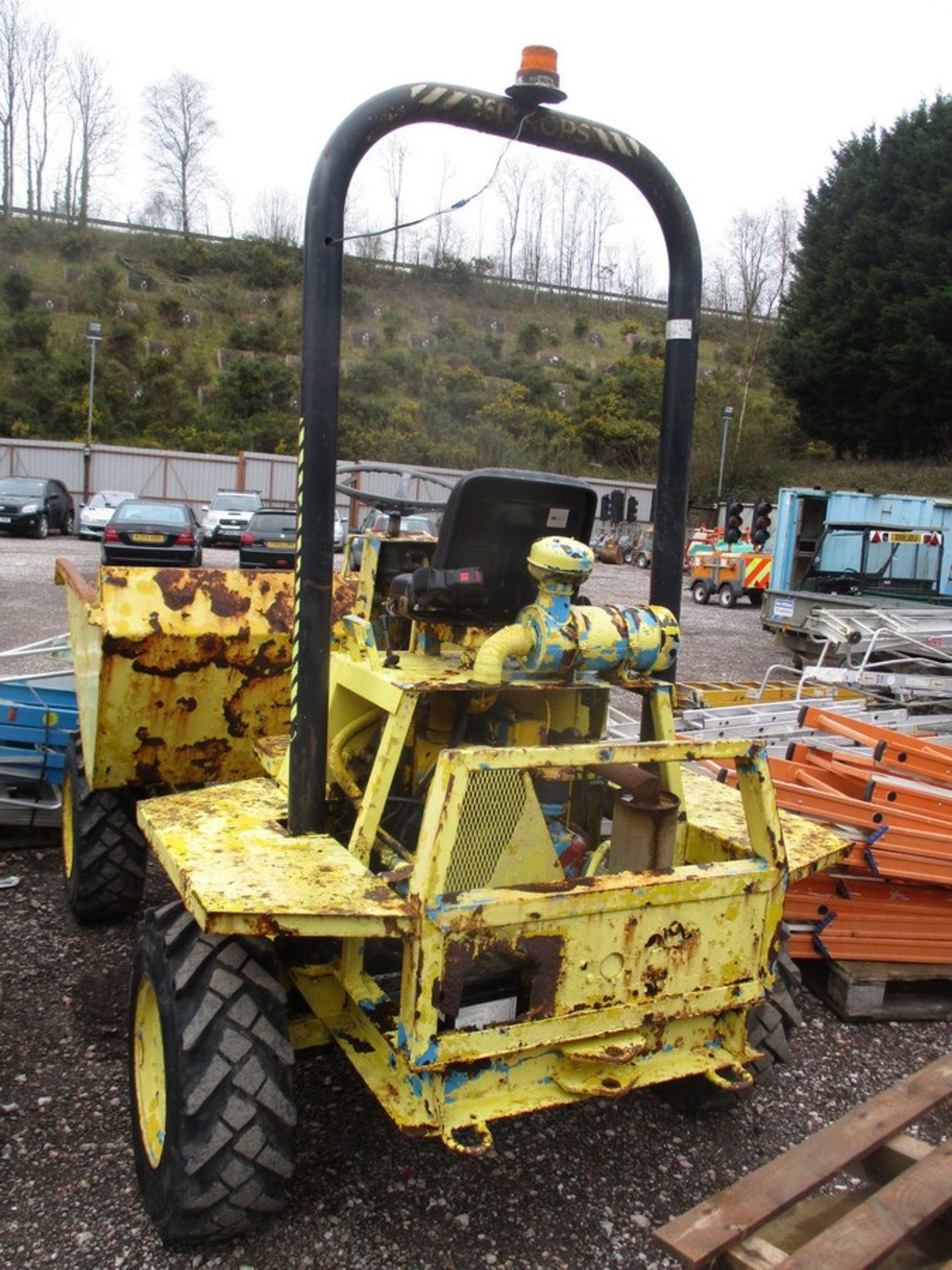 2 TON DUMPER ELEC START, DRIVEN IN - Image 3 of 4