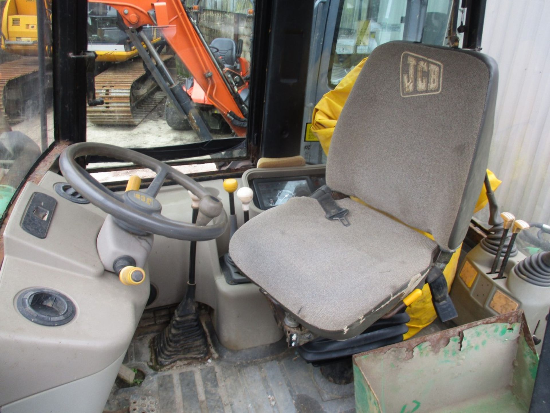 JCB 2CX EXTRADIG WHEEL DIGGER C/W BACK ACTOR 3 BUCKETS & SPARE WHEEL 4421HRS 2000 - Image 7 of 8