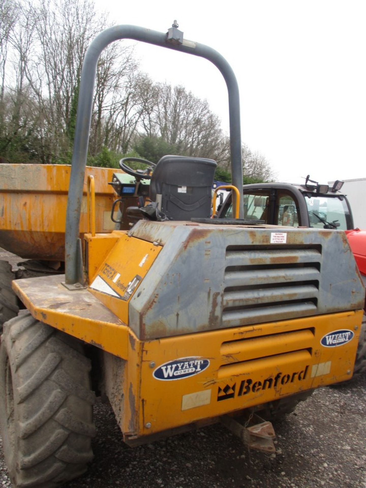 BENFORD 6TON SWIVEL SKIP DUMPER - Image 4 of 6