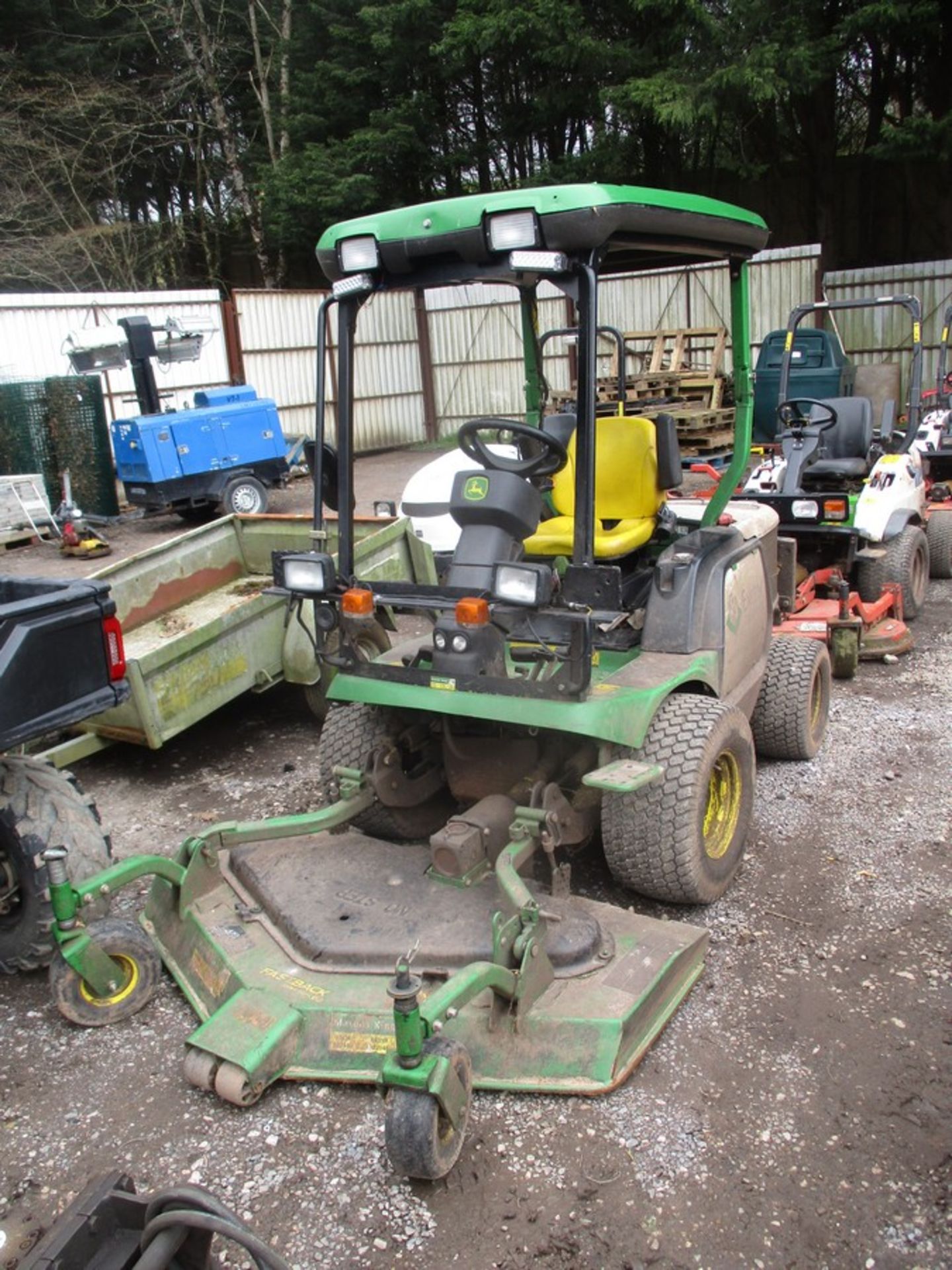 JOHN DEERE OUTFRONT MOWER C/W REAR WEIGHTS WF14 YUG V5