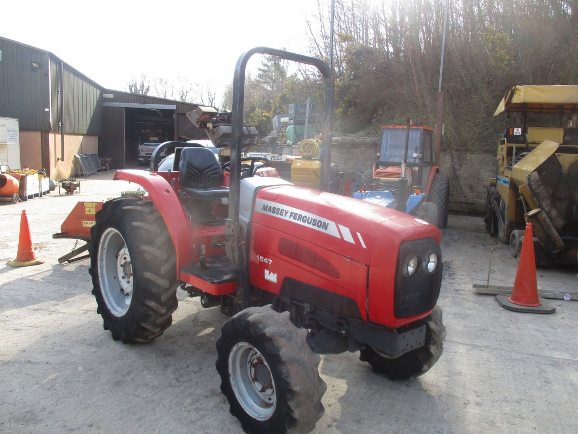 MASSEY FERGUSON 1547 TRACTOR WK64 AAY 2521HRS