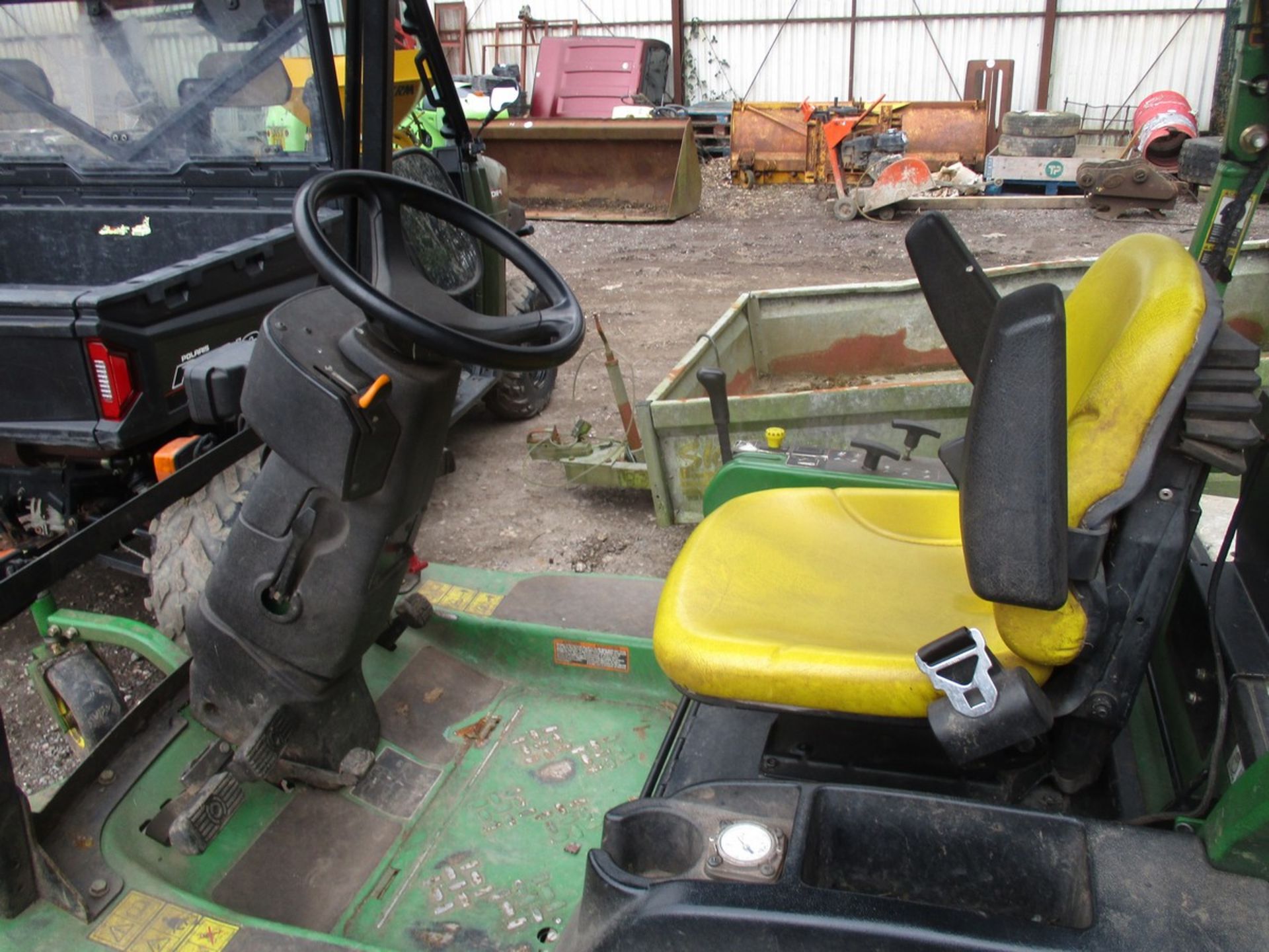 JOHN DEERE OUTFRONT MOWER C/W REAR WEIGHTS WF14 YUG V5 - Image 3 of 5