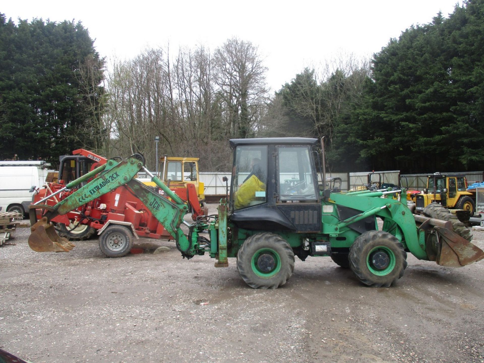 JCB 2CX EXTRADIG WHEEL DIGGER C/W BACK ACTOR 3 BUCKETS & SPARE WHEEL 4421HRS 2000 - Image 4 of 8