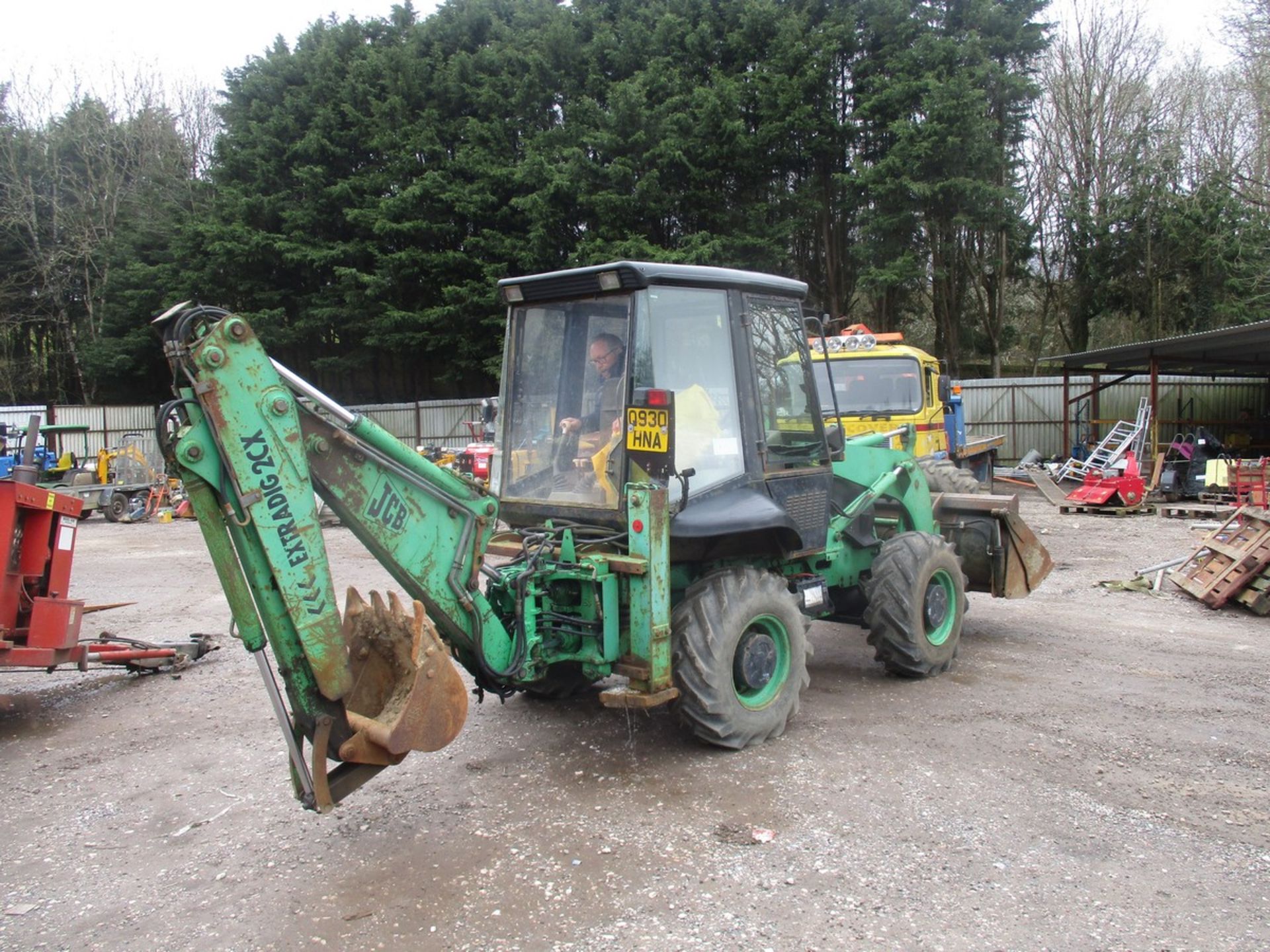 JCB 2CX EXTRADIG WHEEL DIGGER C/W BACK ACTOR 3 BUCKETS & SPARE WHEEL 4421HRS 2000 - Image 3 of 8