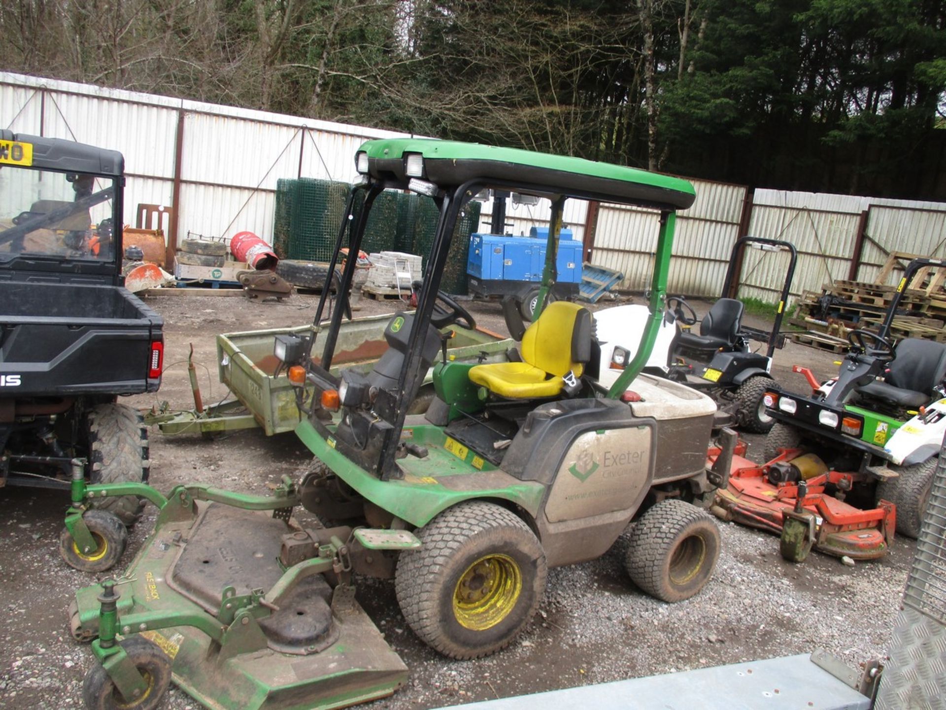 JOHN DEERE OUTFRONT MOWER C/W REAR WEIGHTS WF14 YUG V5 - Image 2 of 5