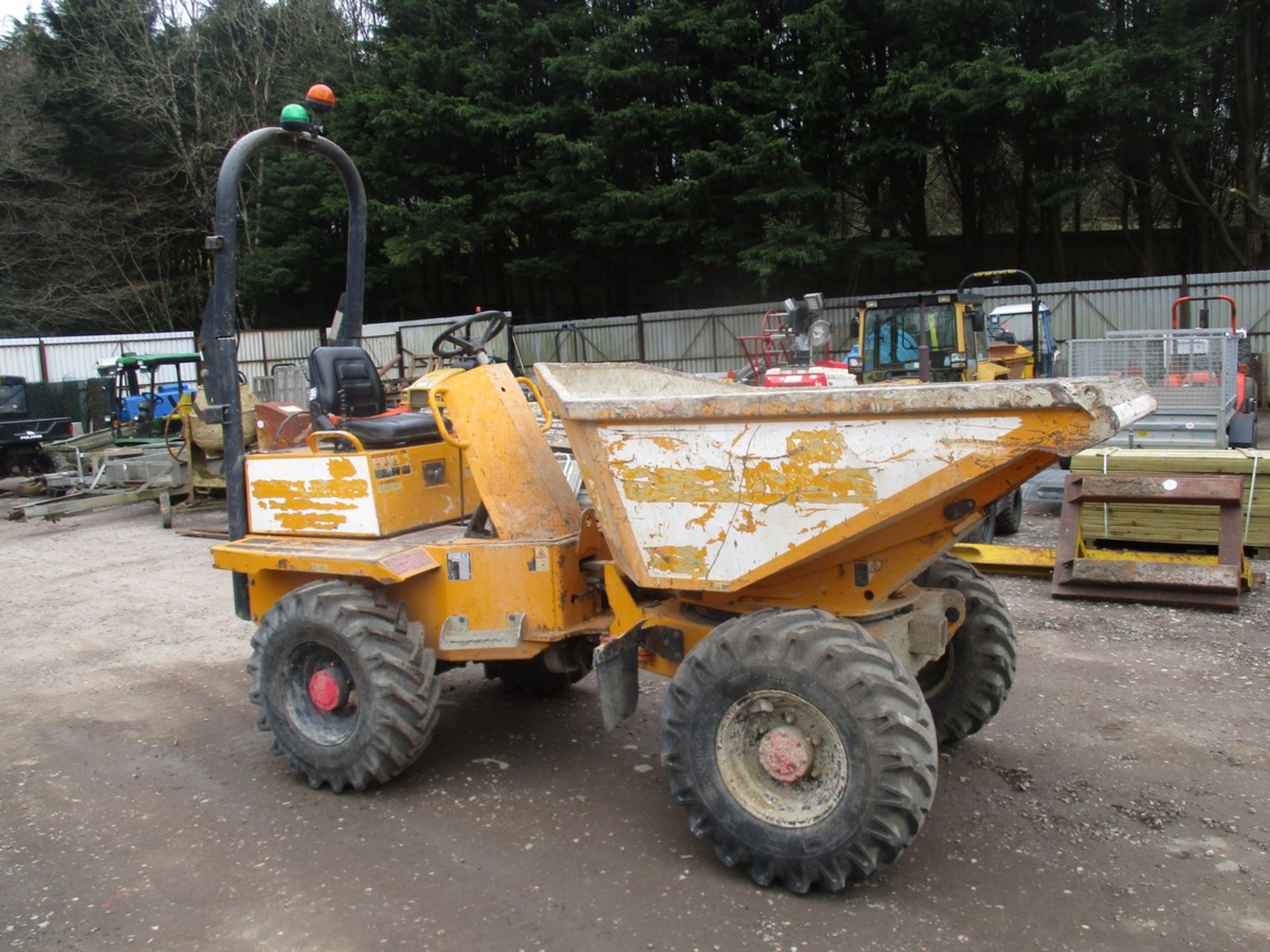 THWAITES 3 TON SWIVEL SKIP DUMPER 2011 RDST - Image 2 of 6