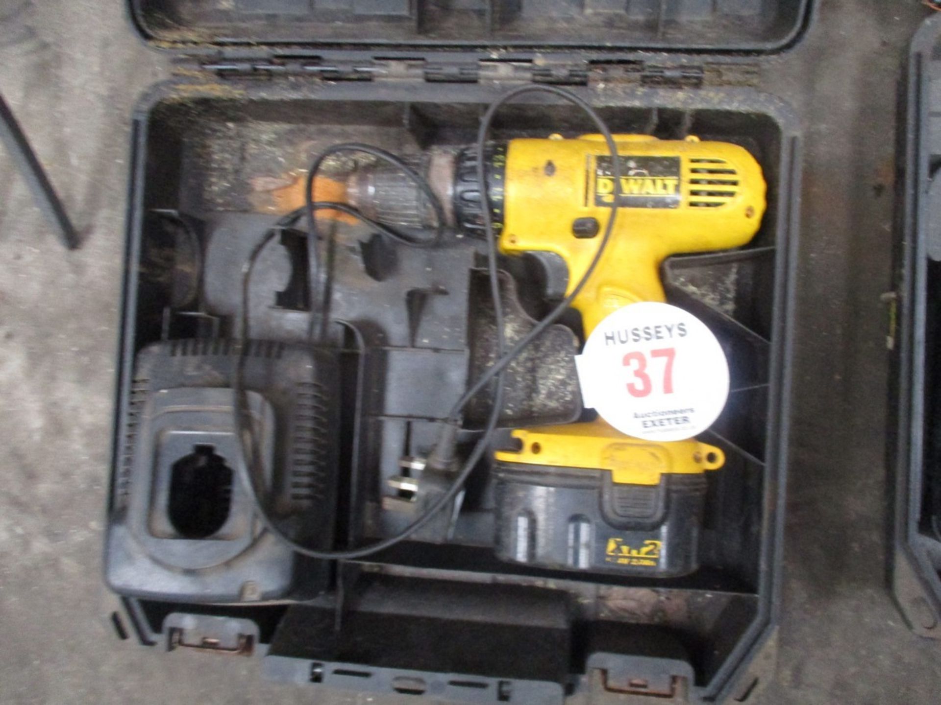 CORDLESS DEWALT DRILL