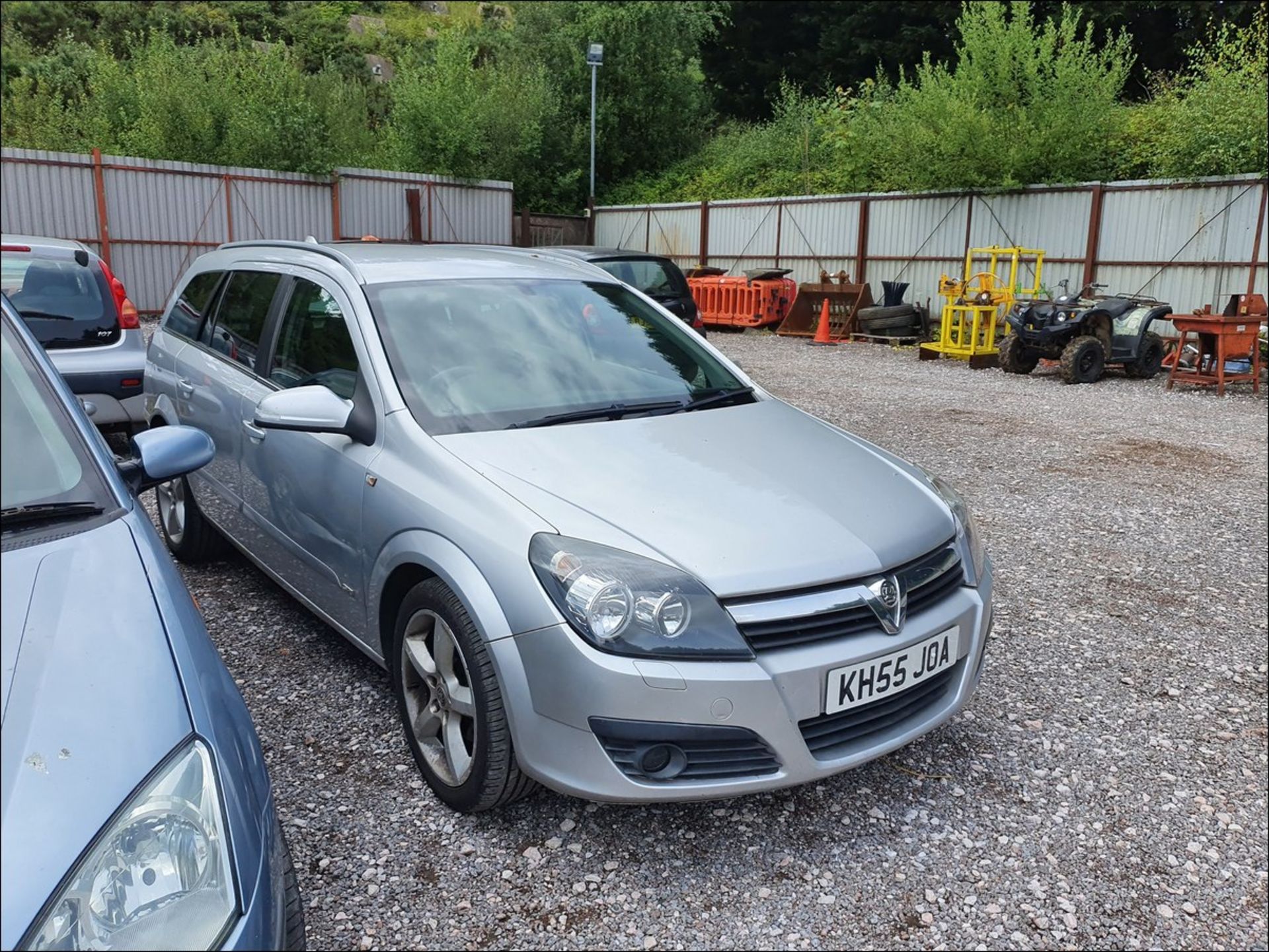 06/55 VAUXHALL ASTRA SRI XPACK AUTO - 1796cc 5dr Estate (Silver, 134k) - Image 12 of 13