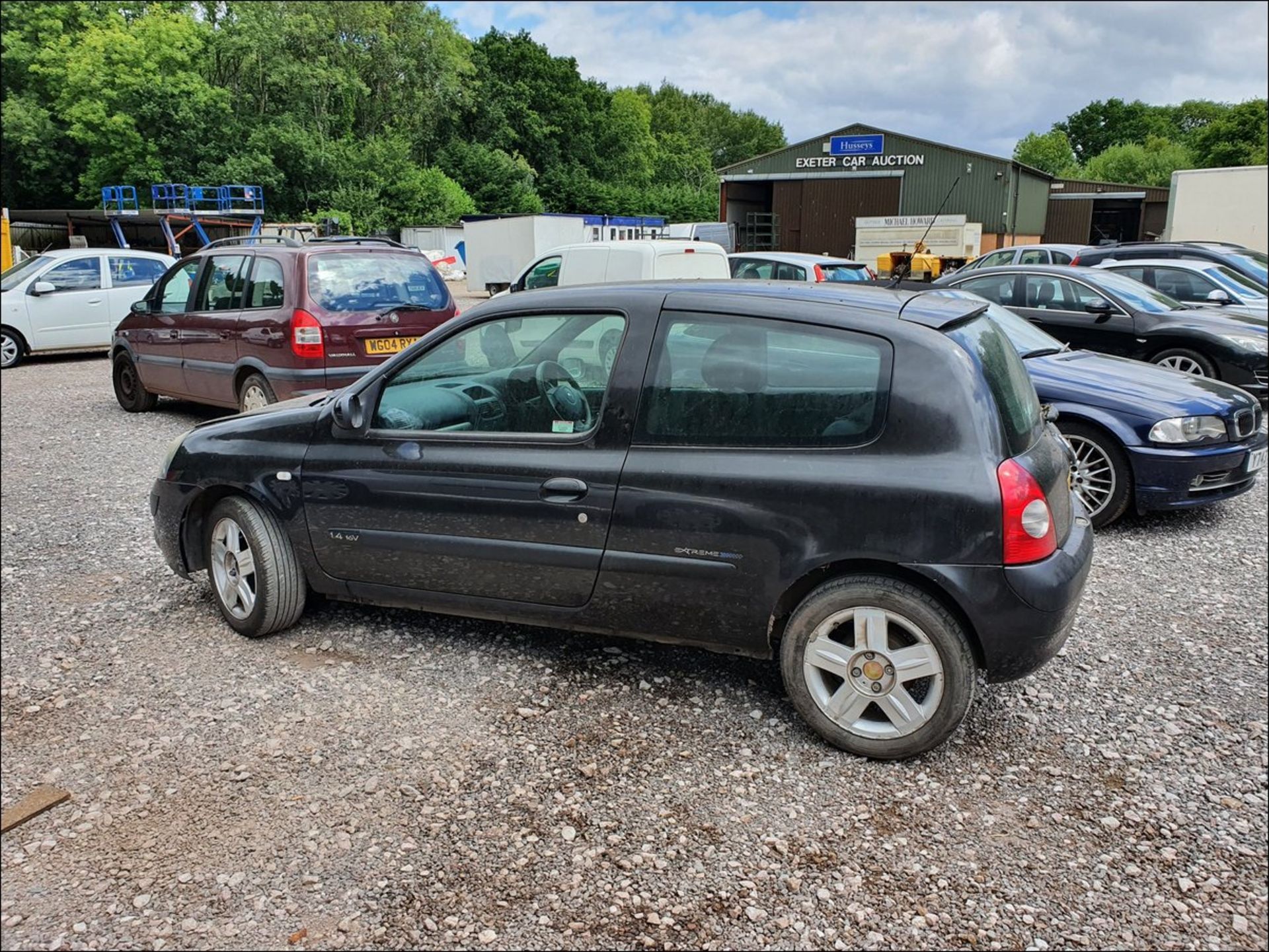 05/55 RENAULT CLIO EXTREME 16V - 1390cc 3dr Hatchback (Black, 75k) - Image 4 of 9