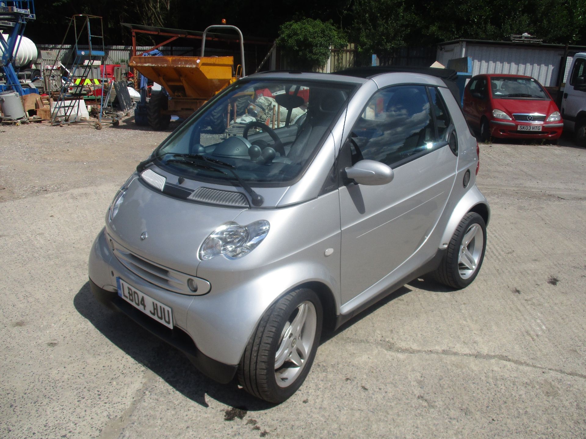 04/04 SMART CITY PASSION 61 AUTO - 698cc 2dr Convertible (Silver, 55k) - Image 2 of 9