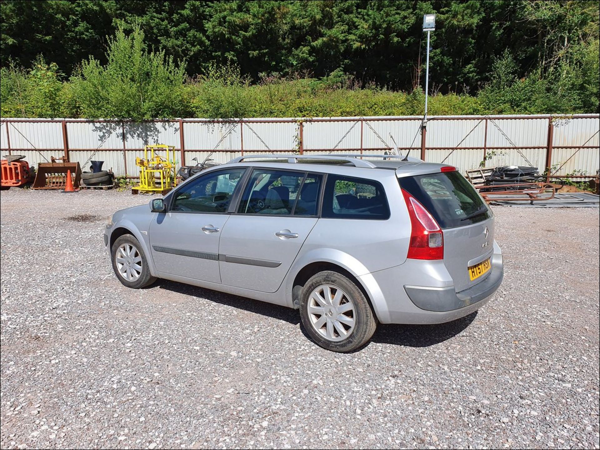 08/57 RENAULT MEGANE DYNAMIQUE - 1598cc 5dr Estate (Silver, 88k) - Image 5 of 15