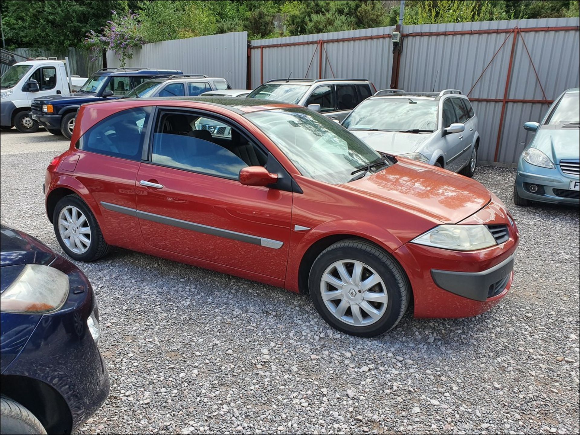 06/06 RENAULT MEGANE DYNAMIQUE DCI 106 - 1461cc 3dr Hatchback (Red, 116k) - Image 8 of 9