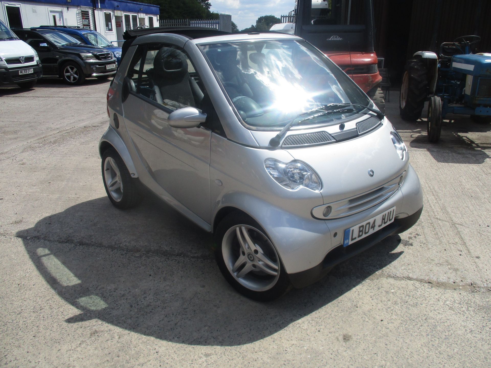 04/04 SMART CITY PASSION 61 AUTO - 698cc 2dr Convertible (Silver, 55k) - Image 3 of 9