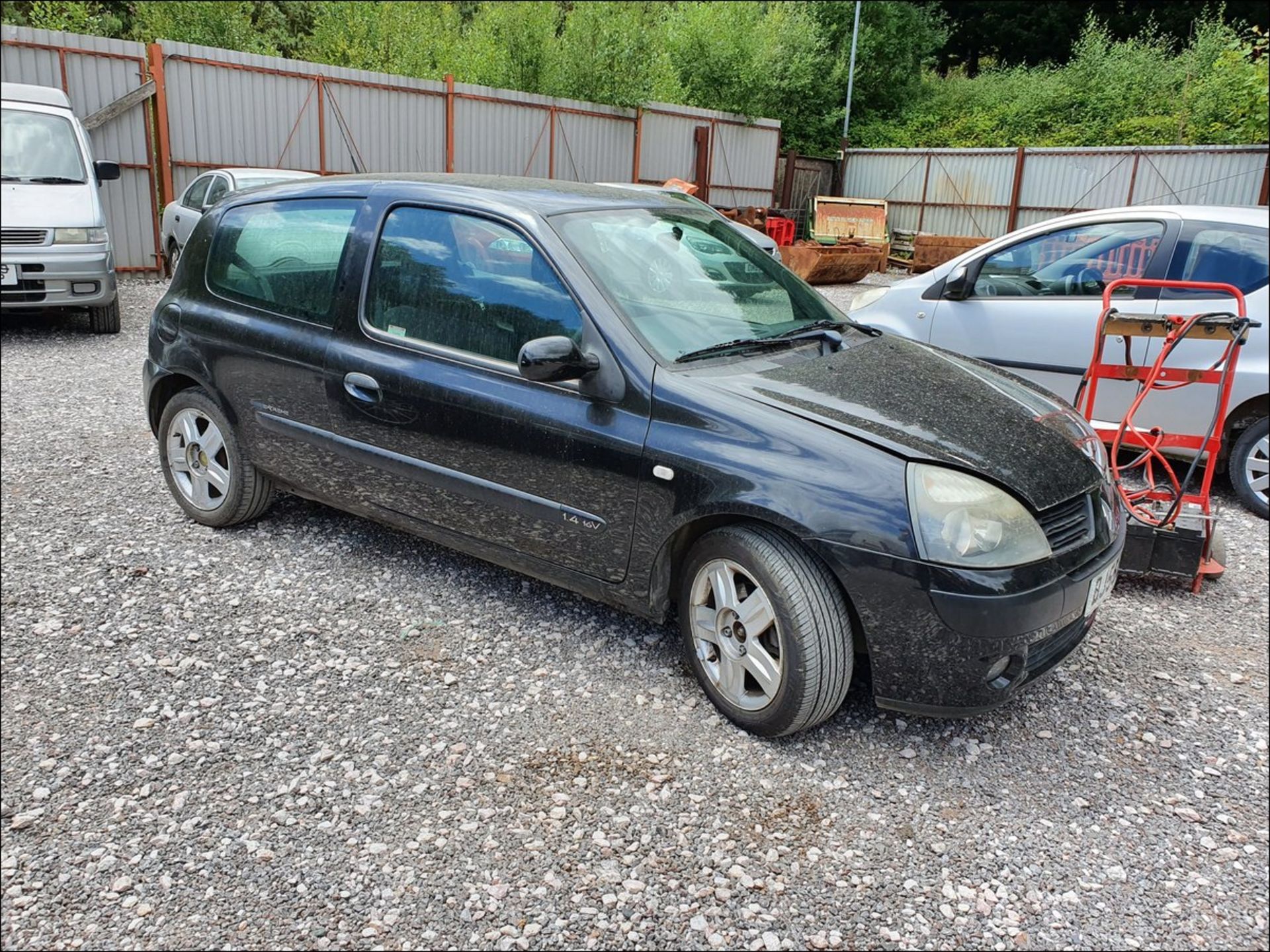 05/55 RENAULT CLIO EXTREME 16V - 1390cc 3dr Hatchback (Black, 75k) - Image 3 of 9