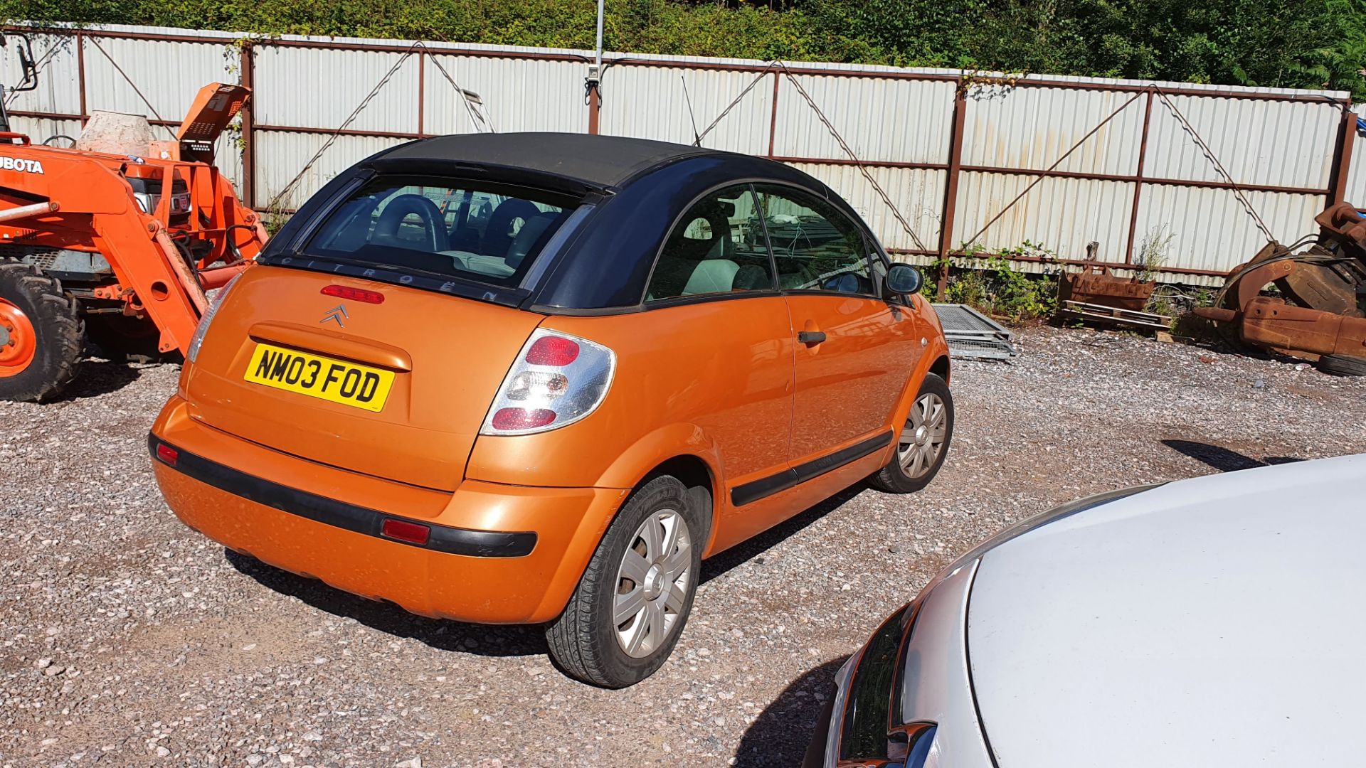 03/03 CITROEN C3 PLURIEL - 1360cc 3dr Convertible (Orange, 78k) - Image 2 of 11