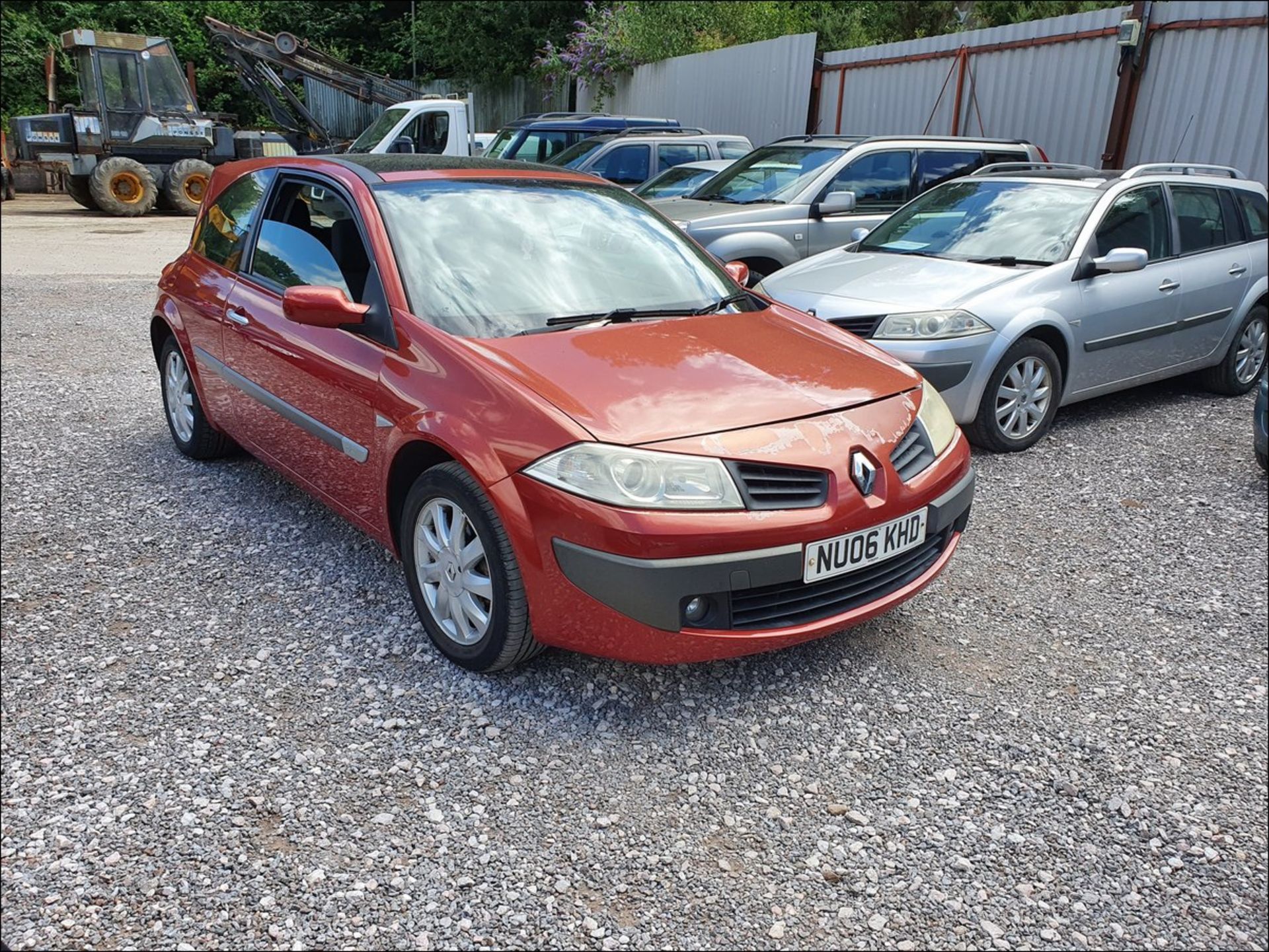 06/06 RENAULT MEGANE DYNAMIQUE DCI 106 - 1461cc 3dr Hatchback (Red, 116k) - Image 2 of 9