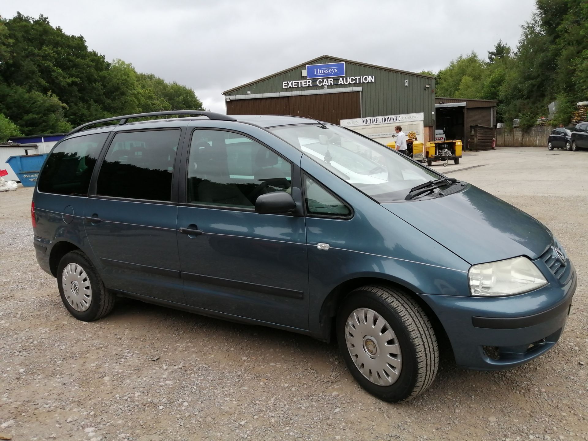 03/03 VOLKSWAGEN SHARAN SL AUTO - 1984cc 5dr MPV (Blue, 242k) - Image 2 of 7