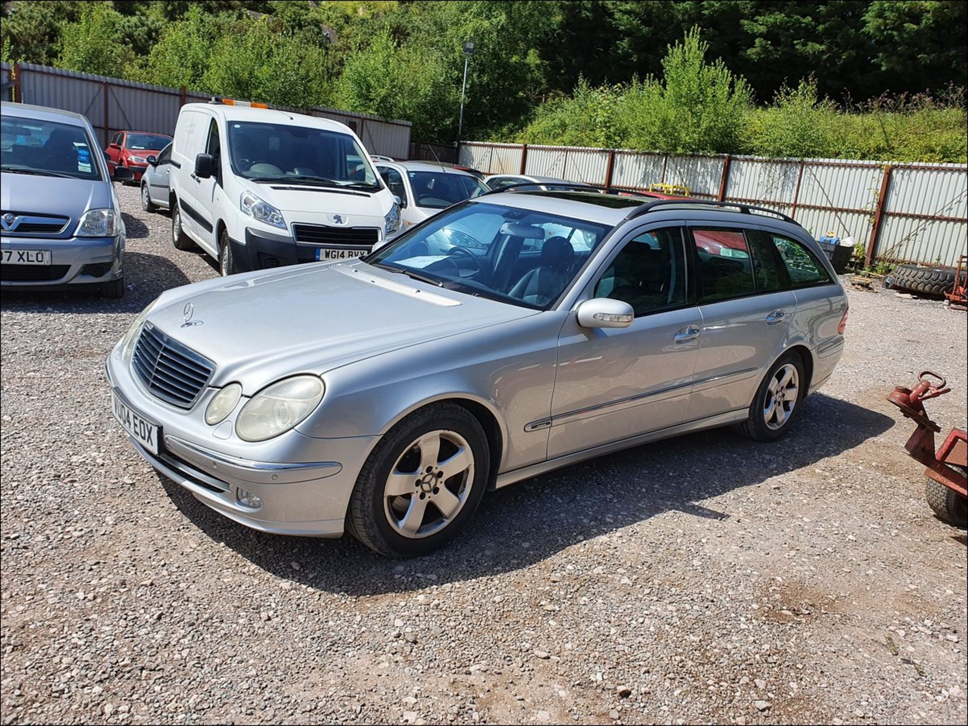 04/04 MERCEDES E320 CDI AVANTGARDE A - 3222cc 5dr Estate (Silver, 171k) - Image 2 of 11