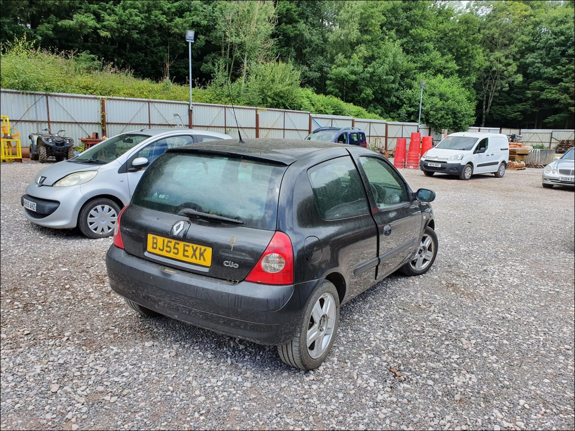 05/55 RENAULT CLIO EXTREME 16V - 1390cc 3dr Hatchback (Black, 75k) - Image 6 of 9