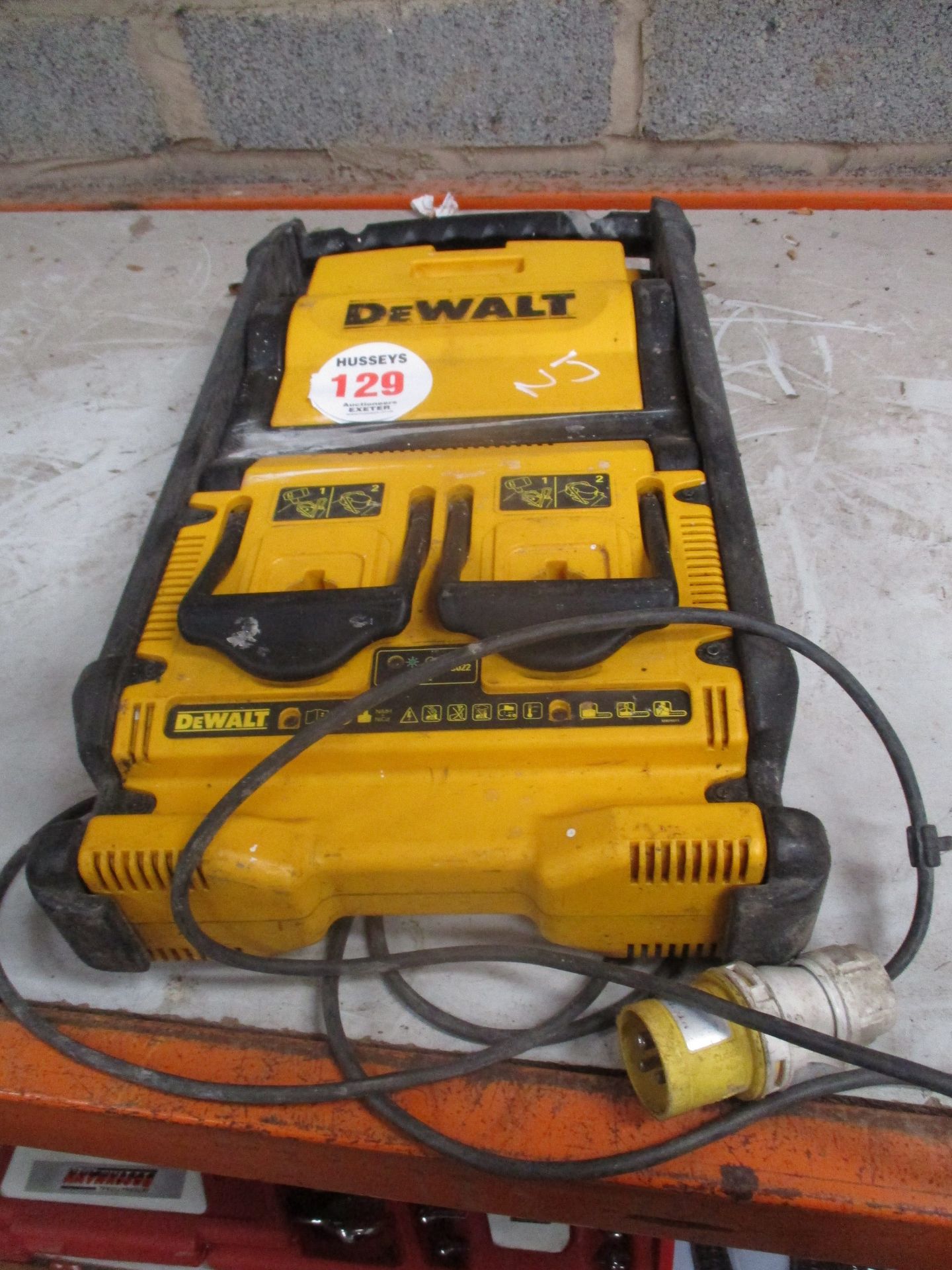 DEWALT CHARGER