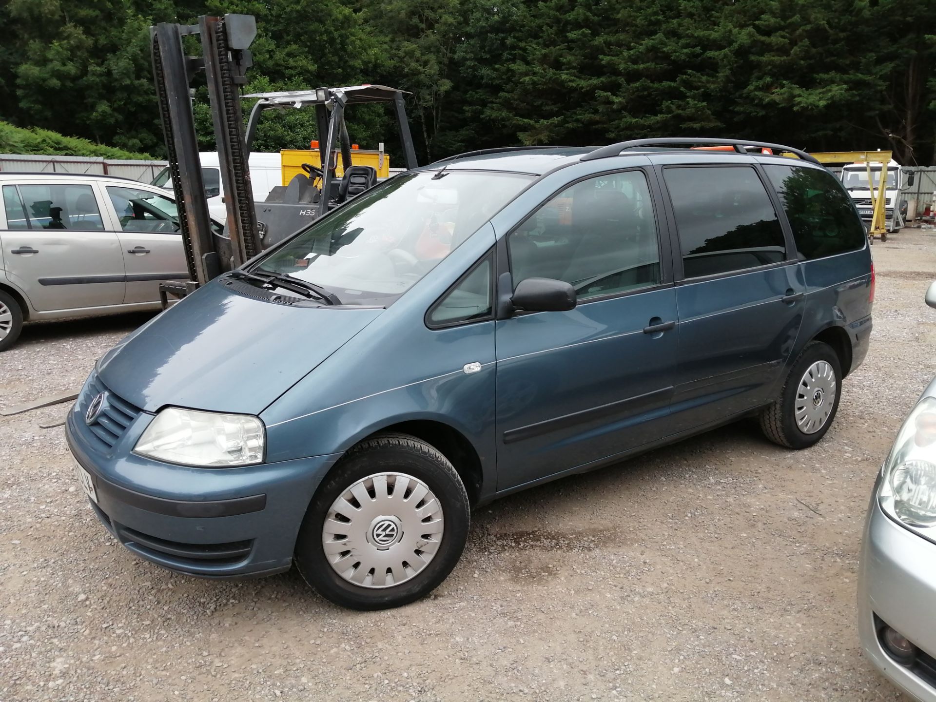 03/03 VOLKSWAGEN SHARAN SL AUTO - 1984cc 5dr MPV (Blue, 242k)