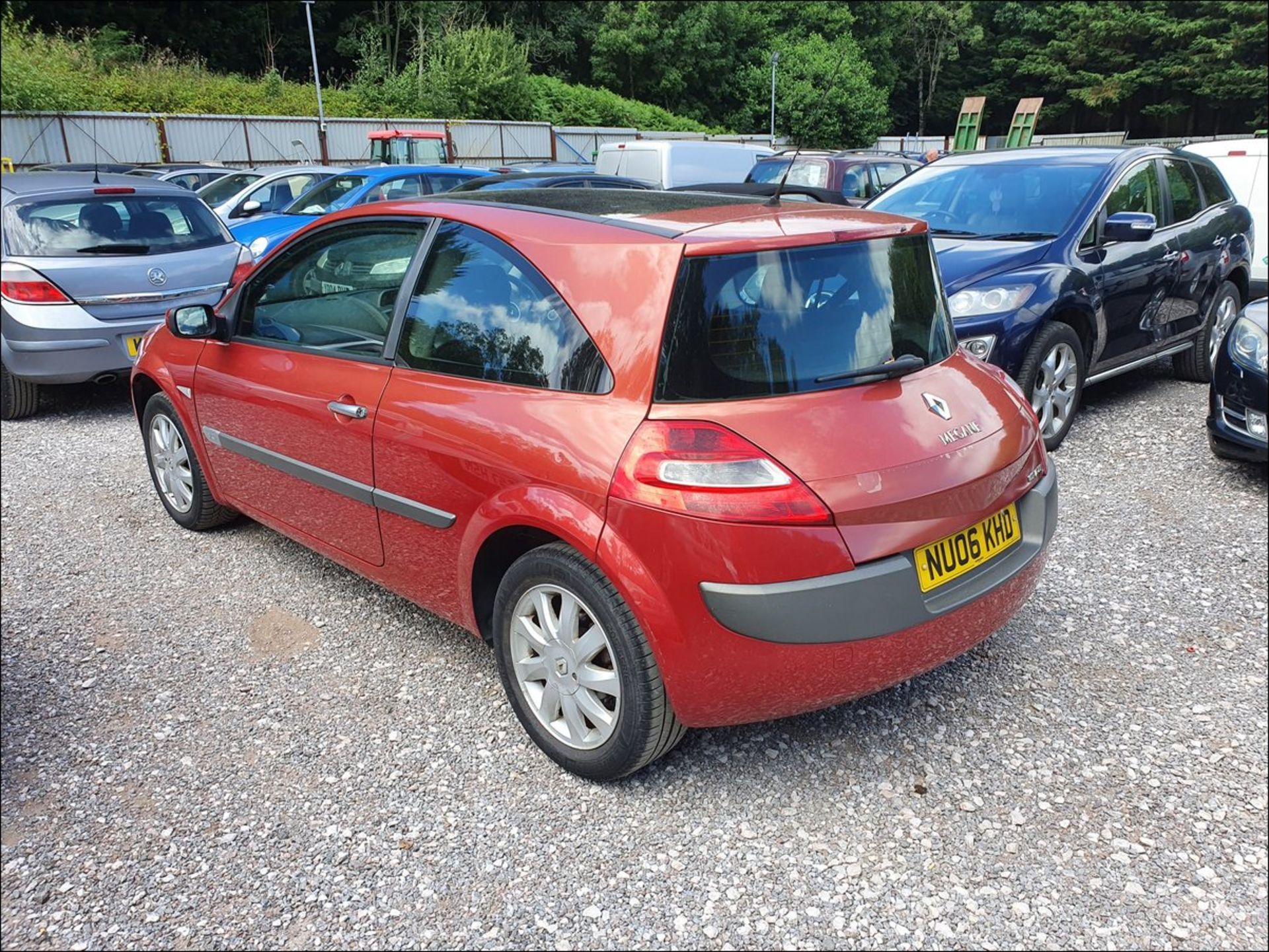 06/06 RENAULT MEGANE DYNAMIQUE DCI 106 - 1461cc 3dr Hatchback (Red, 116k) - Image 4 of 9