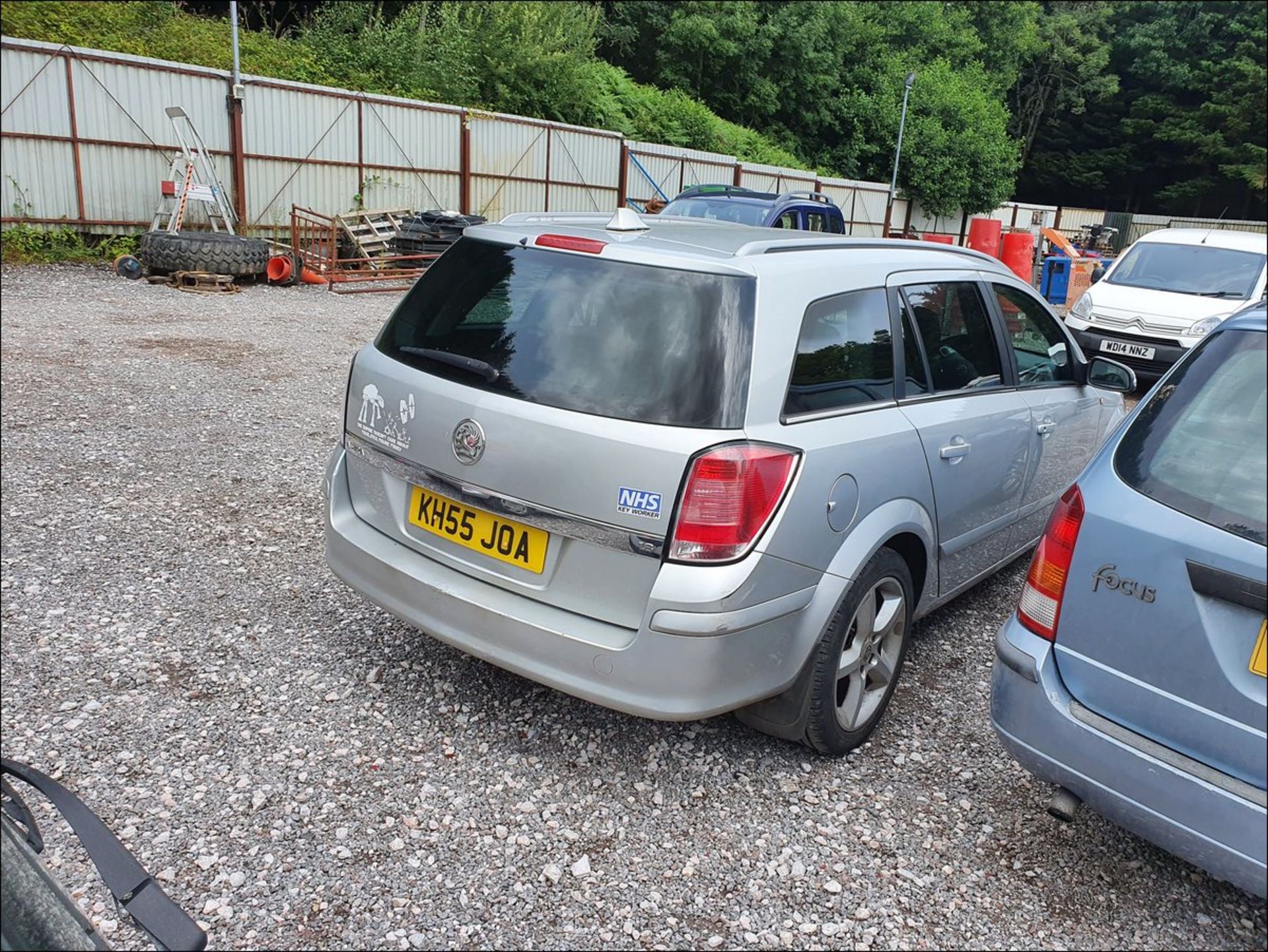 06/55 VAUXHALL ASTRA SRI XPACK AUTO - 1796cc 5dr Estate (Silver, 134k) - Image 6 of 13