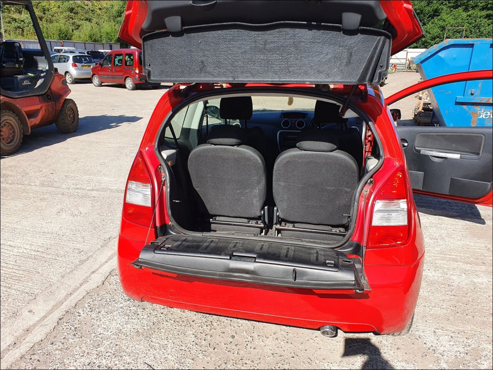 06/06 CITROEN C2 VTS - 1587cc 3dr Hatchback (Red, 89k) - Image 10 of 13