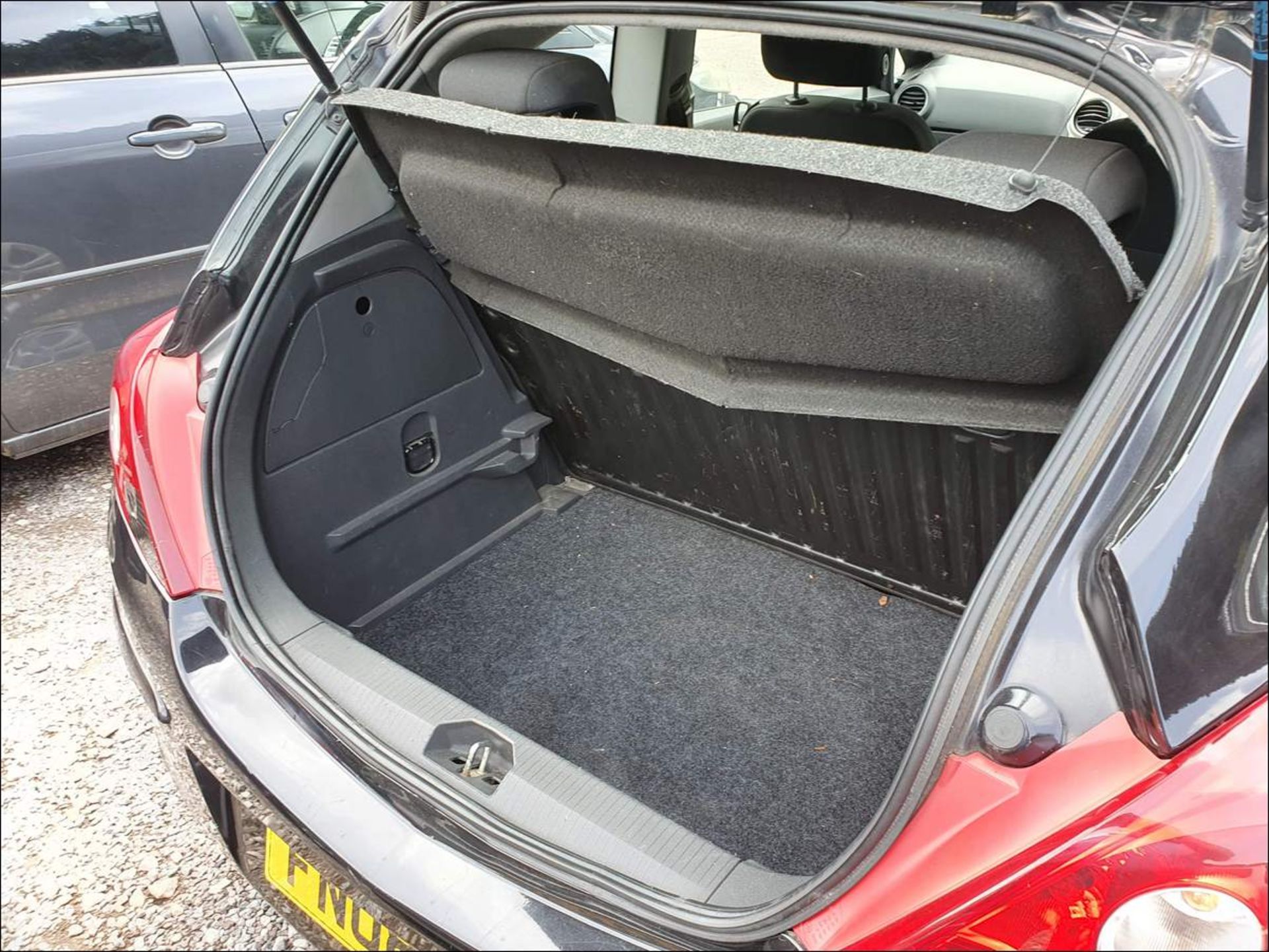 08/08 VAUXHALL CORSA BREEZE - 1229cc 3dr Hatchback (Black, 101k) - Image 11 of 14