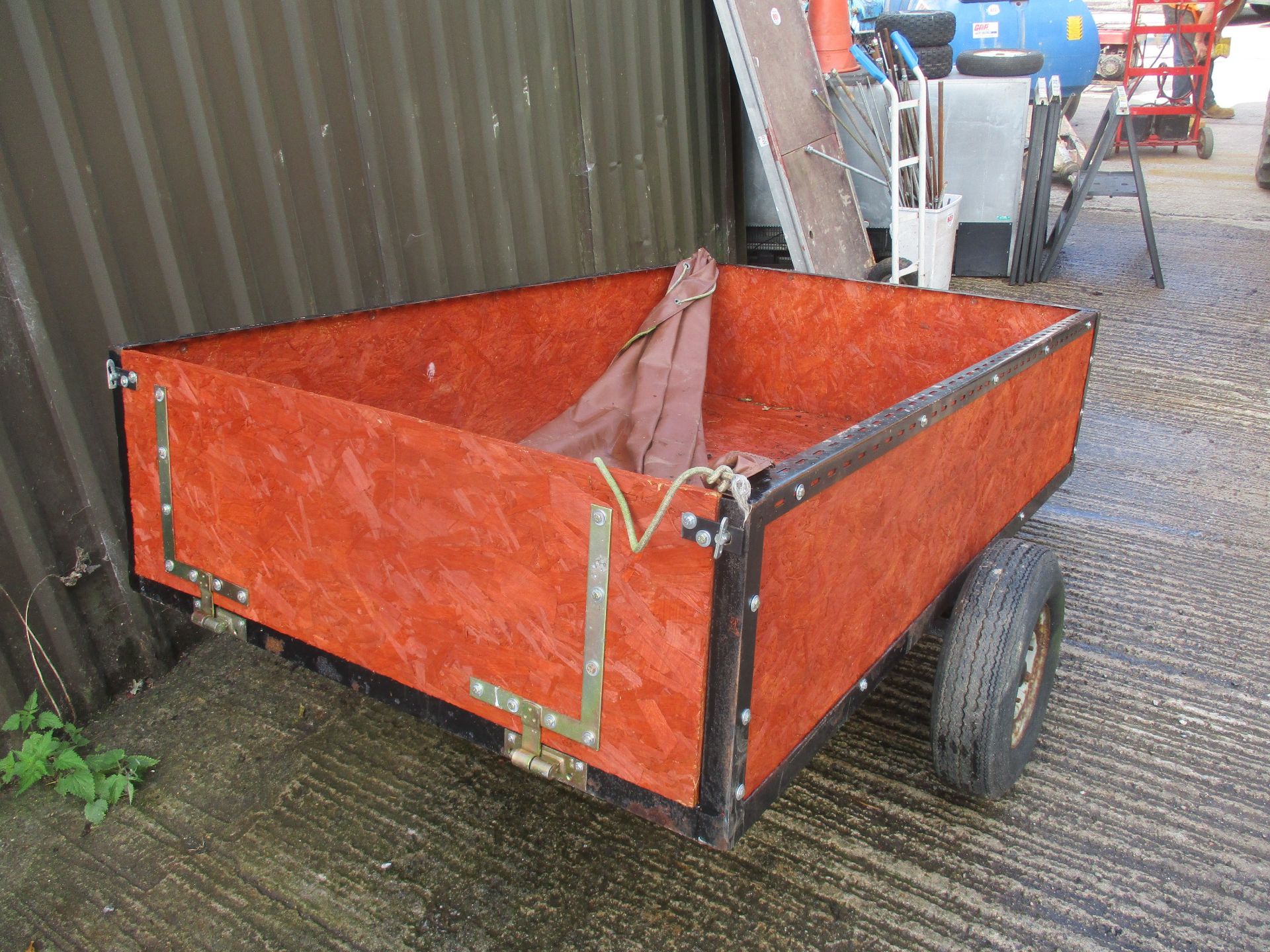 SINGLE AXLE TRAILER C/W COVER & MUDGUARDS