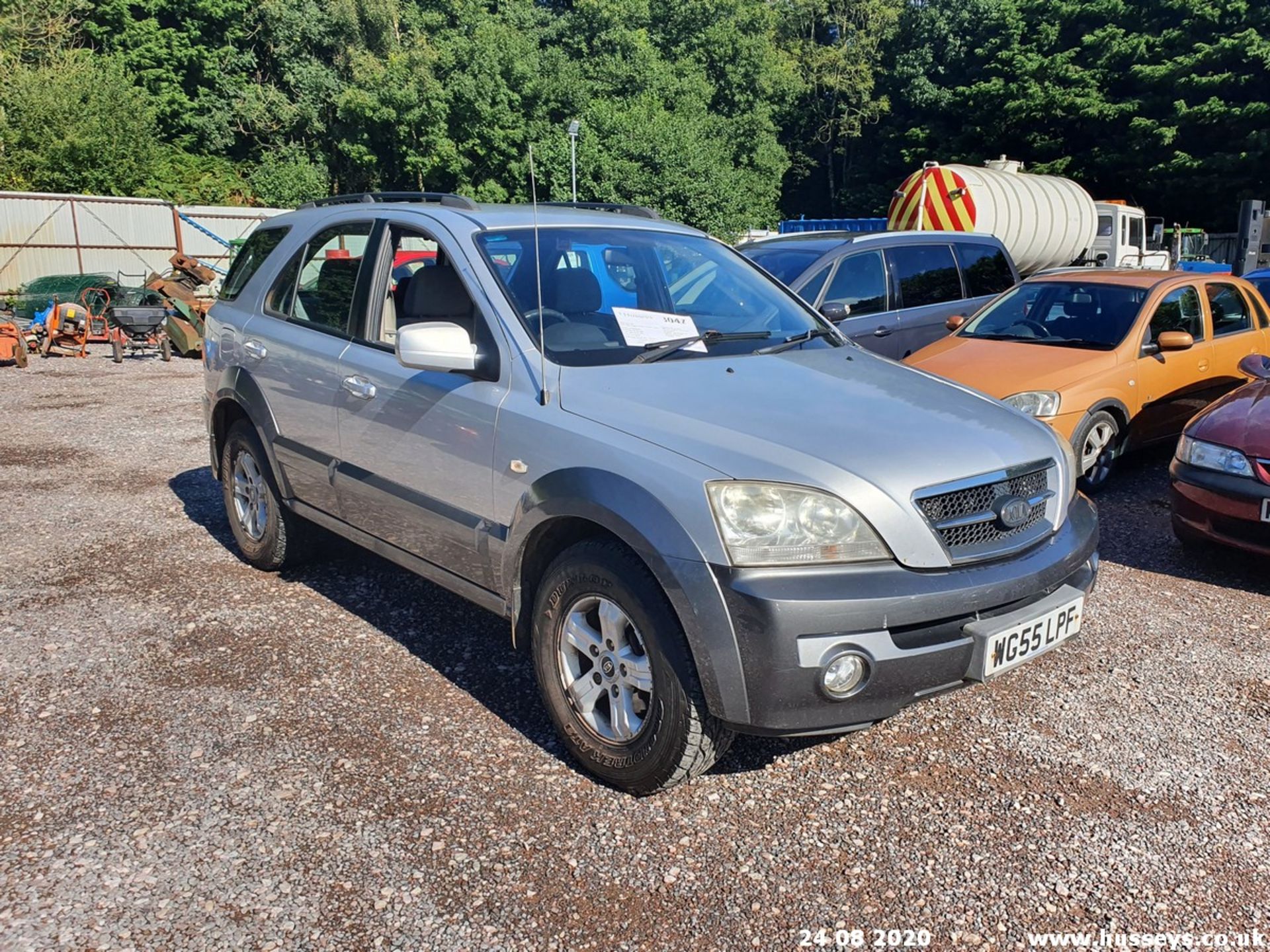 05/55 KIA SORENTO CRDI XE AUTO - 2497cc 5dr Estate (Silver, 136k) - Image 2 of 14