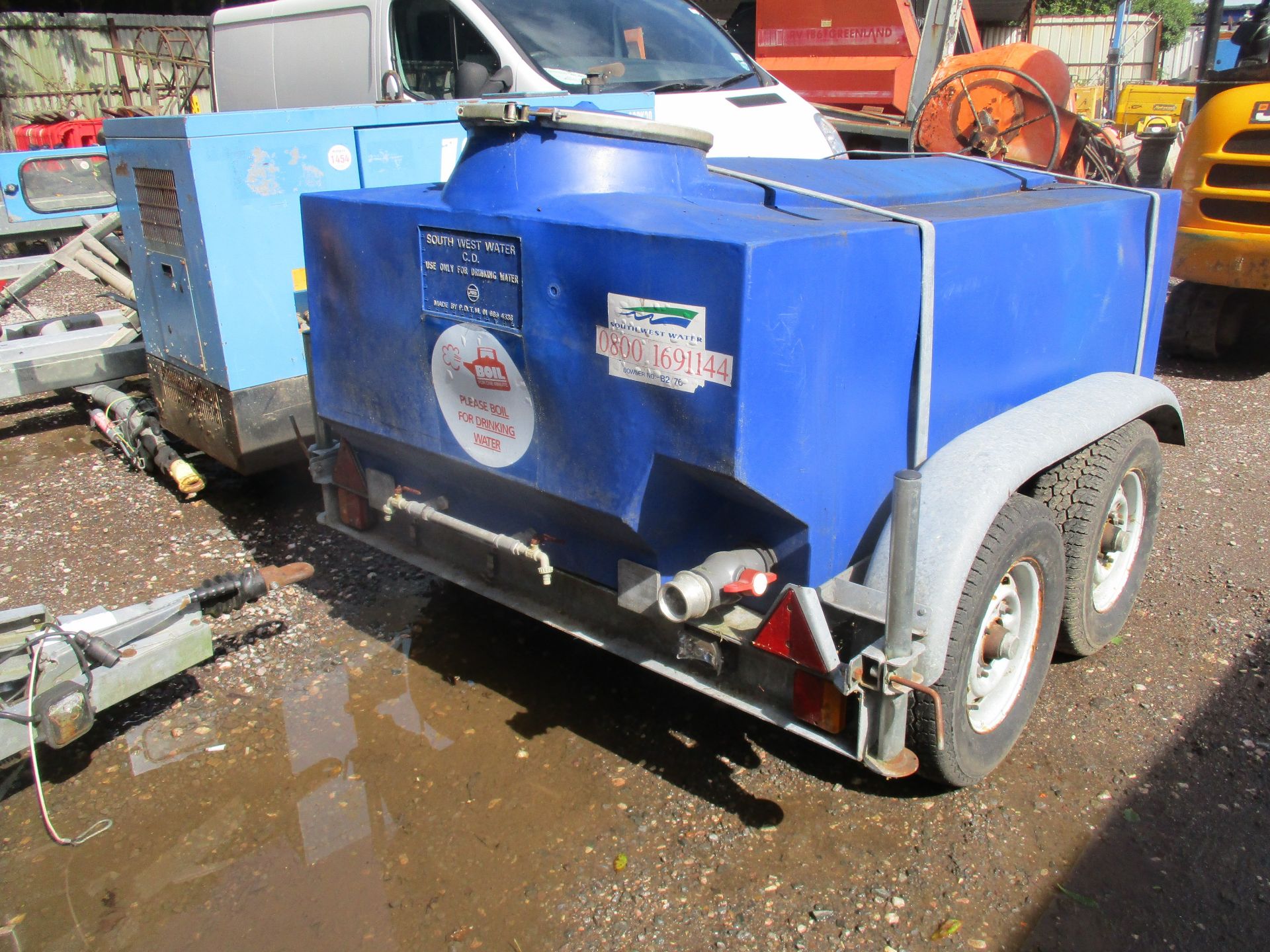 DBL AXLE DRINKING WATER BOWSER - Image 2 of 2