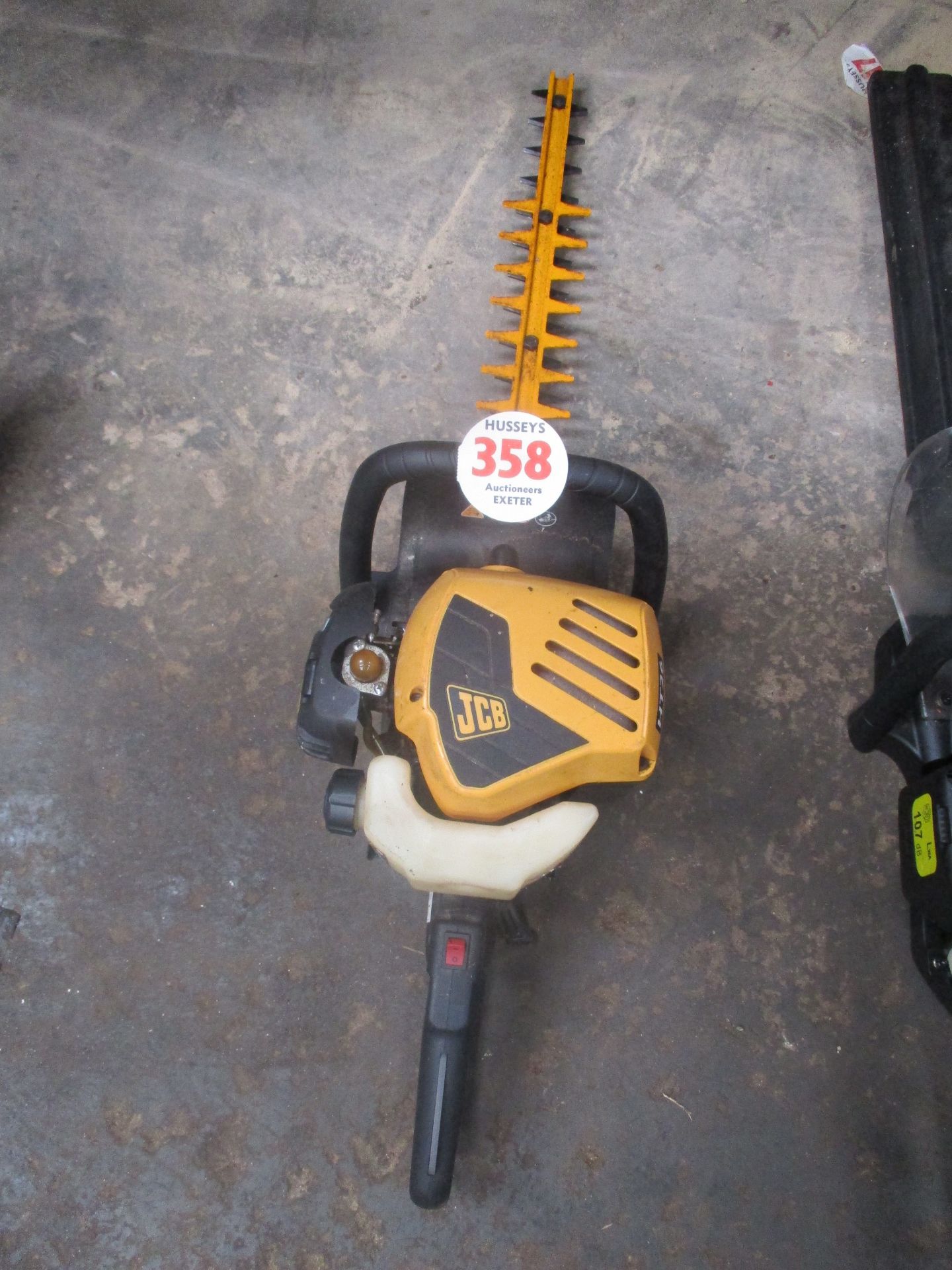 JCB HEDGE TRIMMER