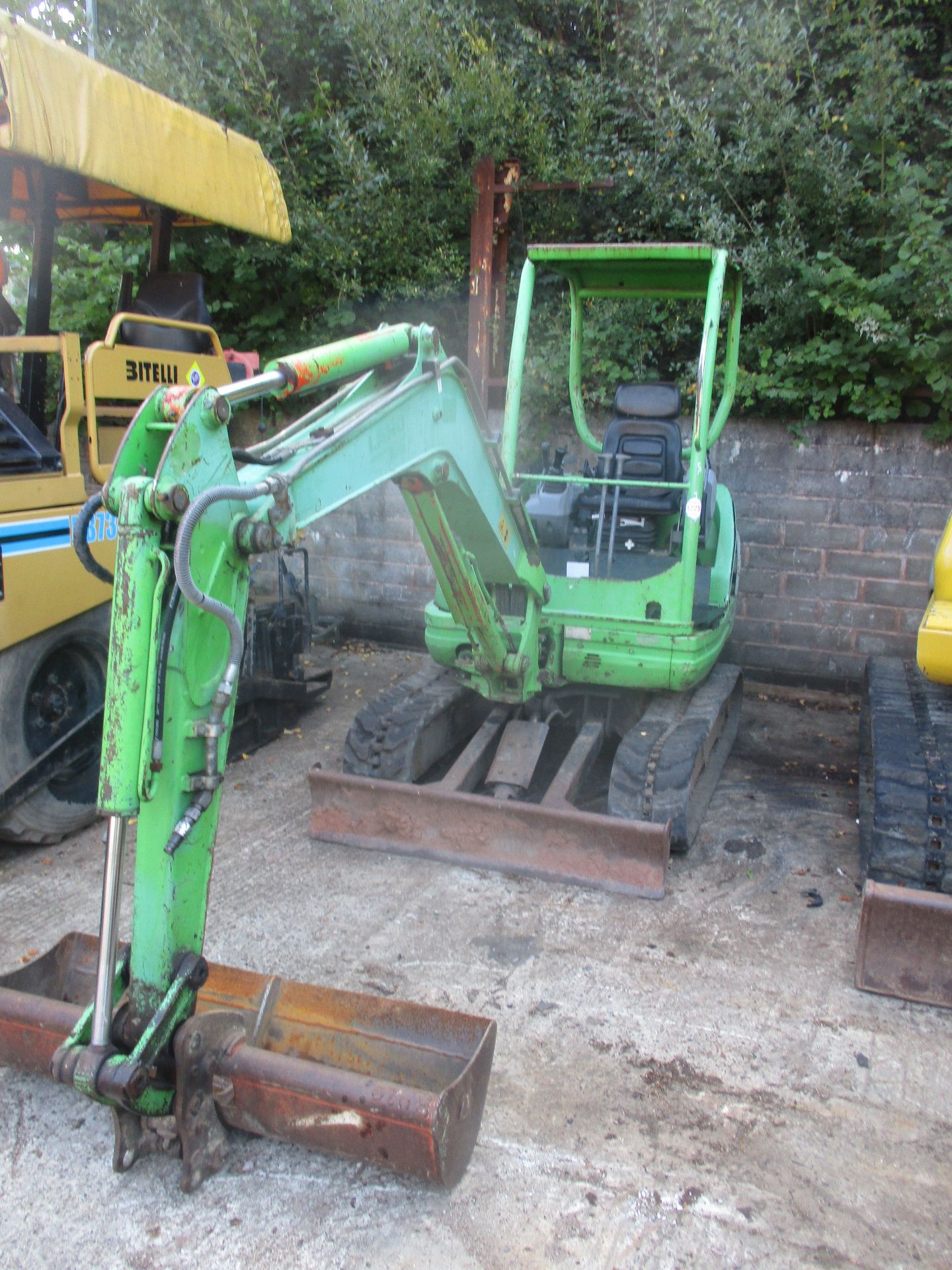 KUBOTA MINI DIGGER C/W BUCKET RDD